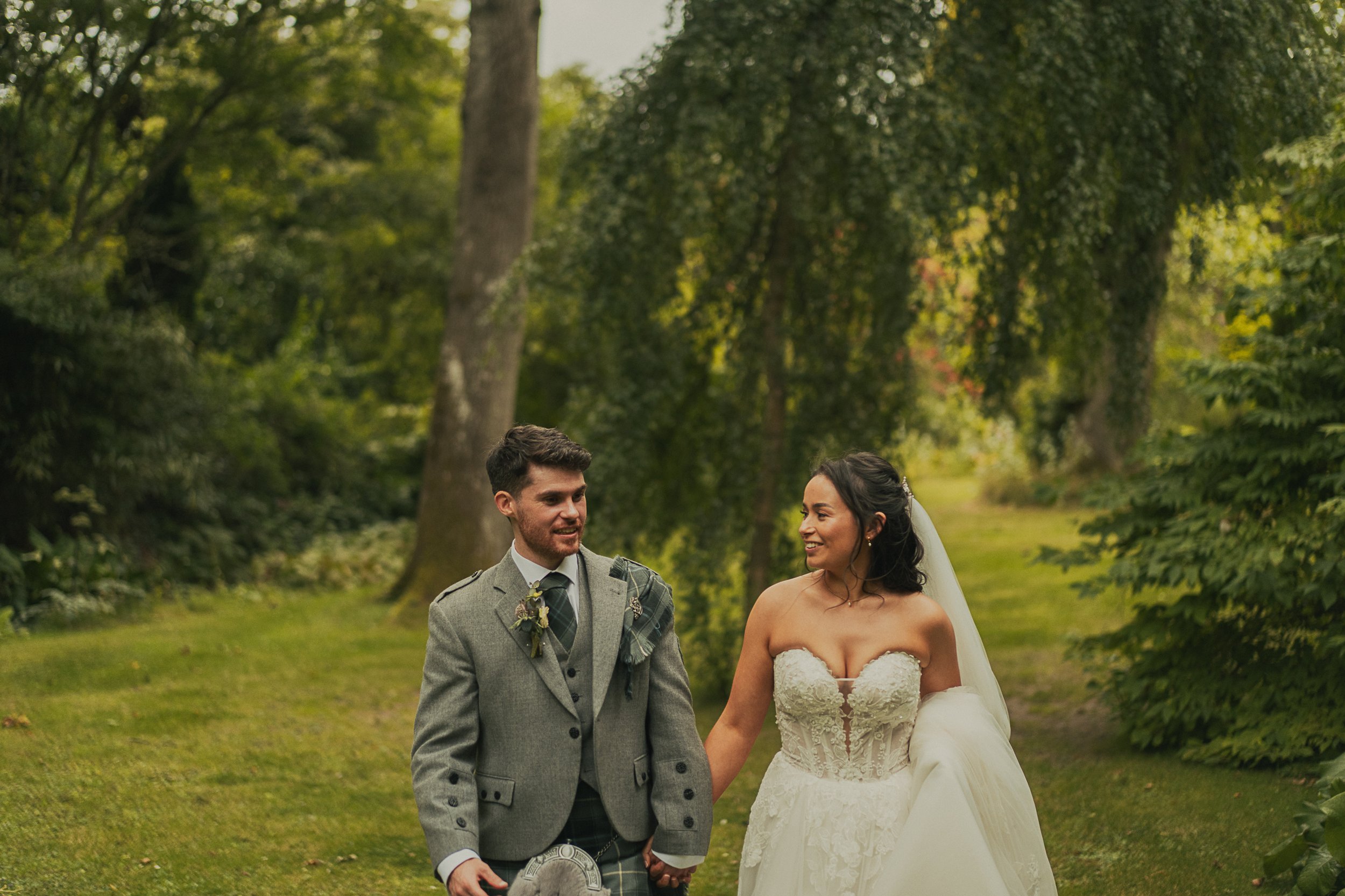 josie-david-couple-portraits-rossie-on-the-earn-gardens.jpg