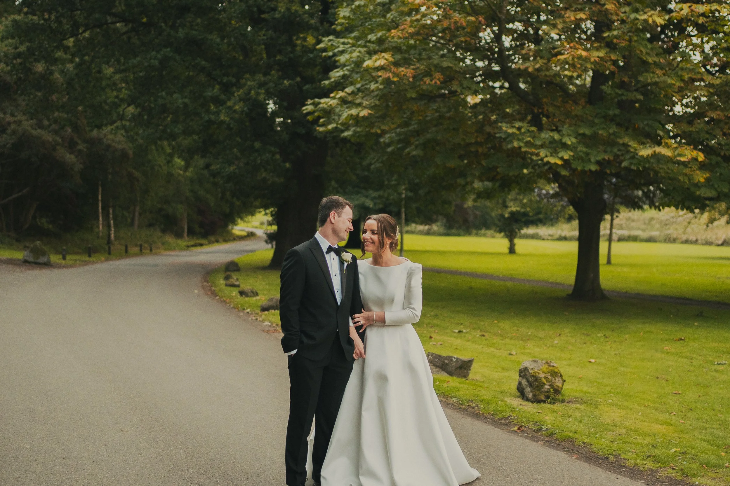 alyssa-ian-balbirnie-house-wedding-couple-driveway-portrait.jpg