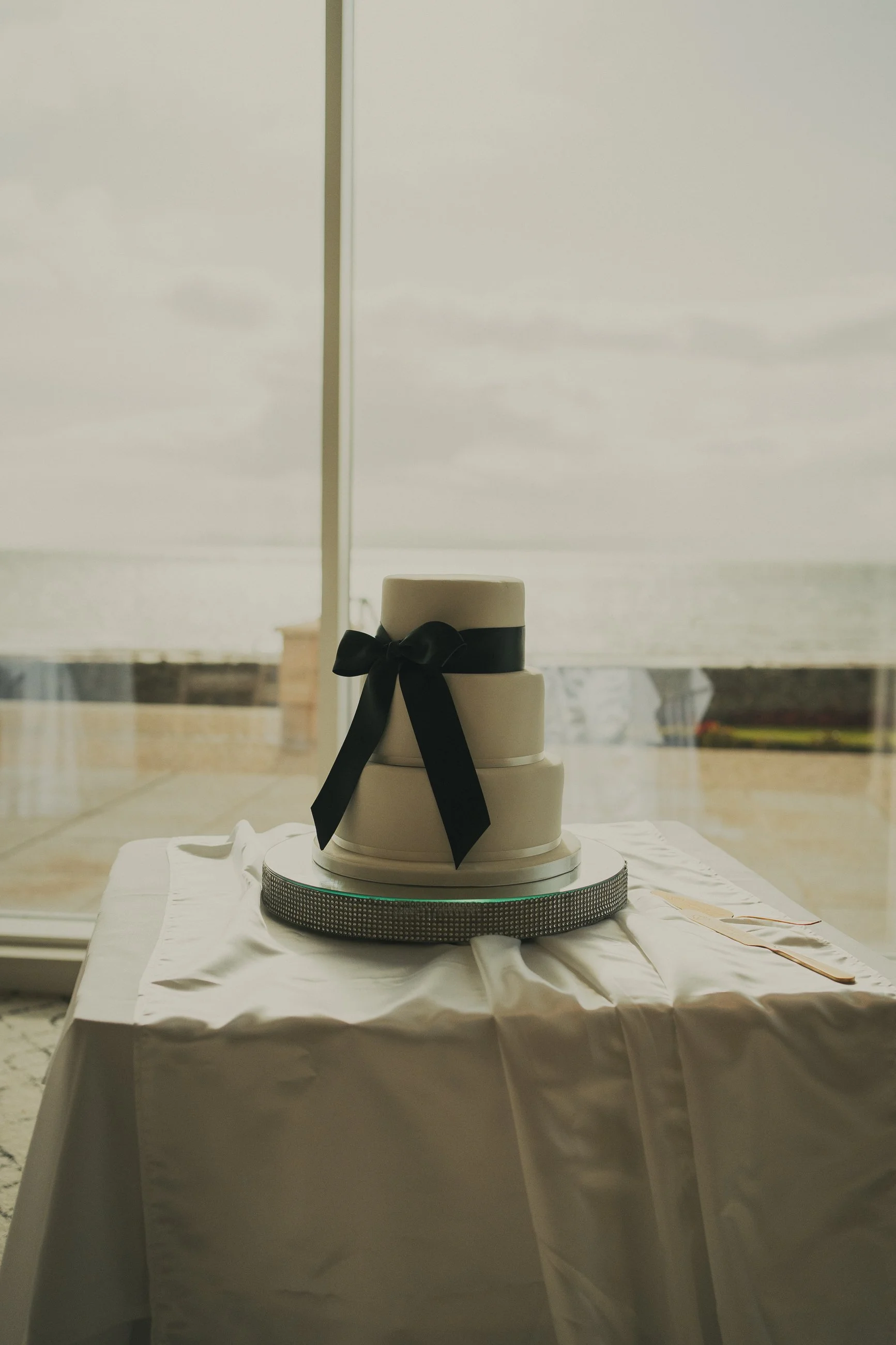 gill-callum-seamill-hydro-wedding-cake.jpg