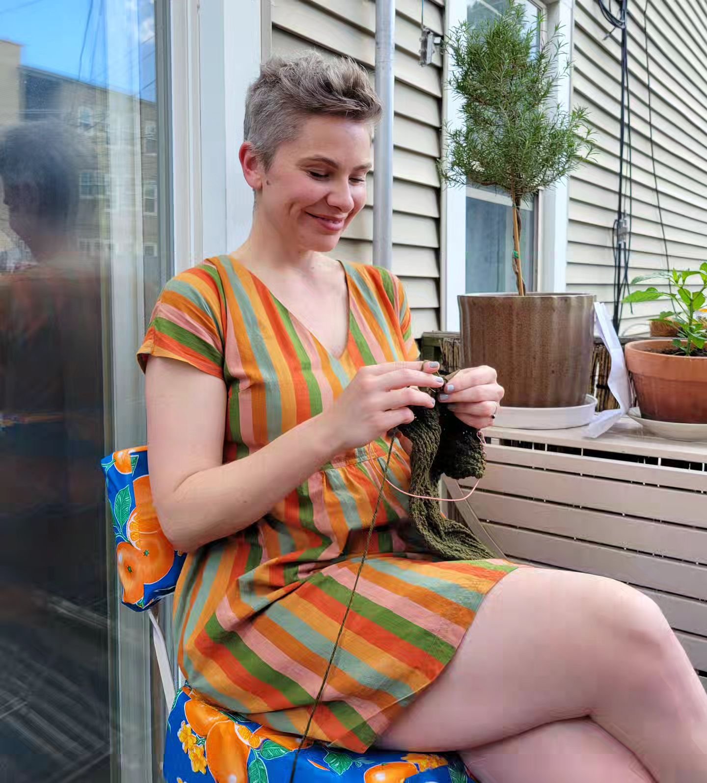 Me Made May day 18! 

Sneaking in some knitting on the porch between classes today. It's nice and warm today so I'm in my @seamwork Benning Dress and bonus points for the new chair cushions I made this week! #memademay #mmm2024 #memademay2024 #seamwo