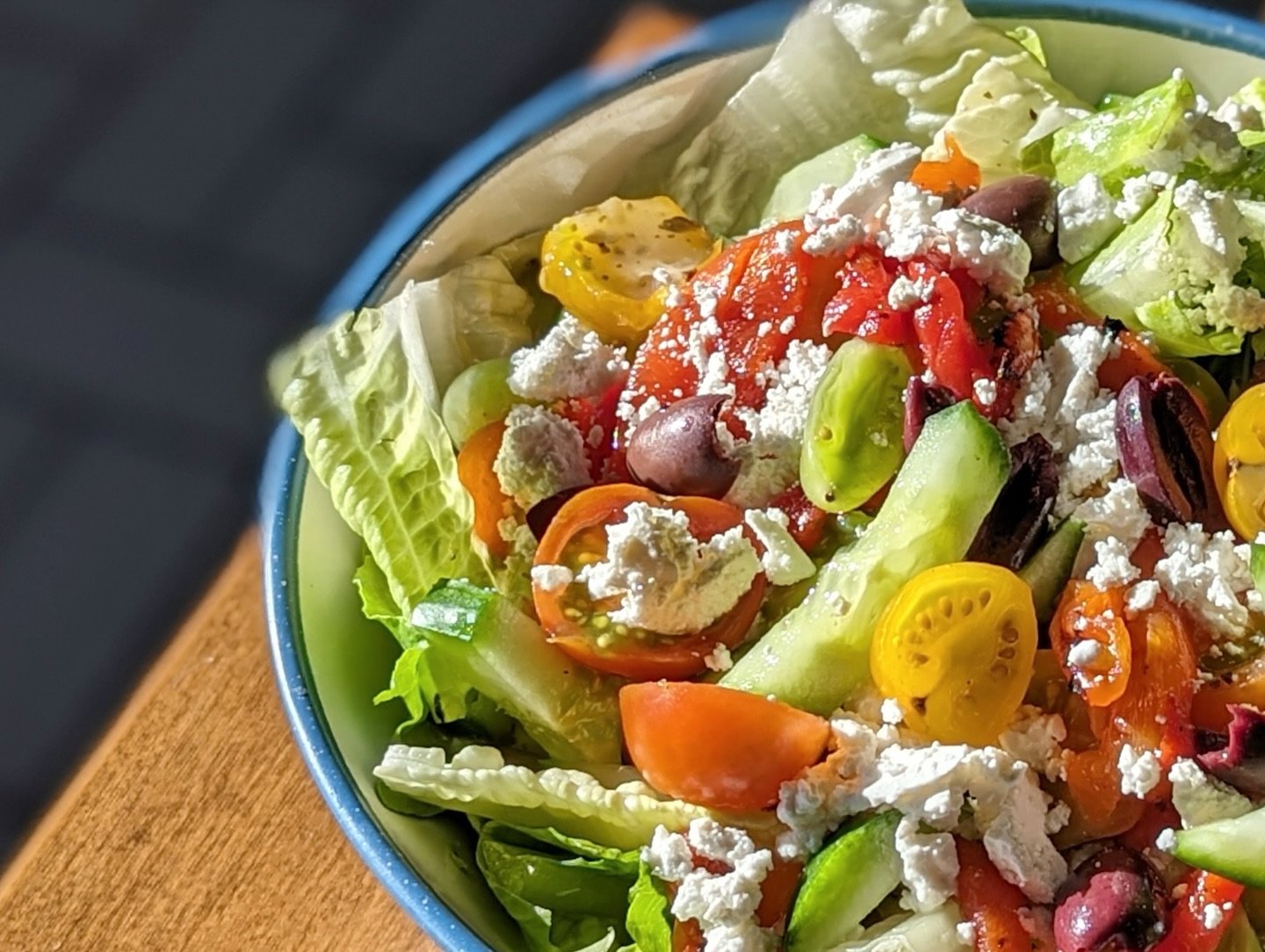 Who said salads have to be boring? 🤤🤤🤤

Come experience the refreshing flavours of the Mediterranean in every bite! 🌿🥗 #SaladGoals #mediterraneansalad #freshisbest #eattherainbow 

#VisitMississauga #DiscoverON #SaugaFood
#datenightyyz #todoonta