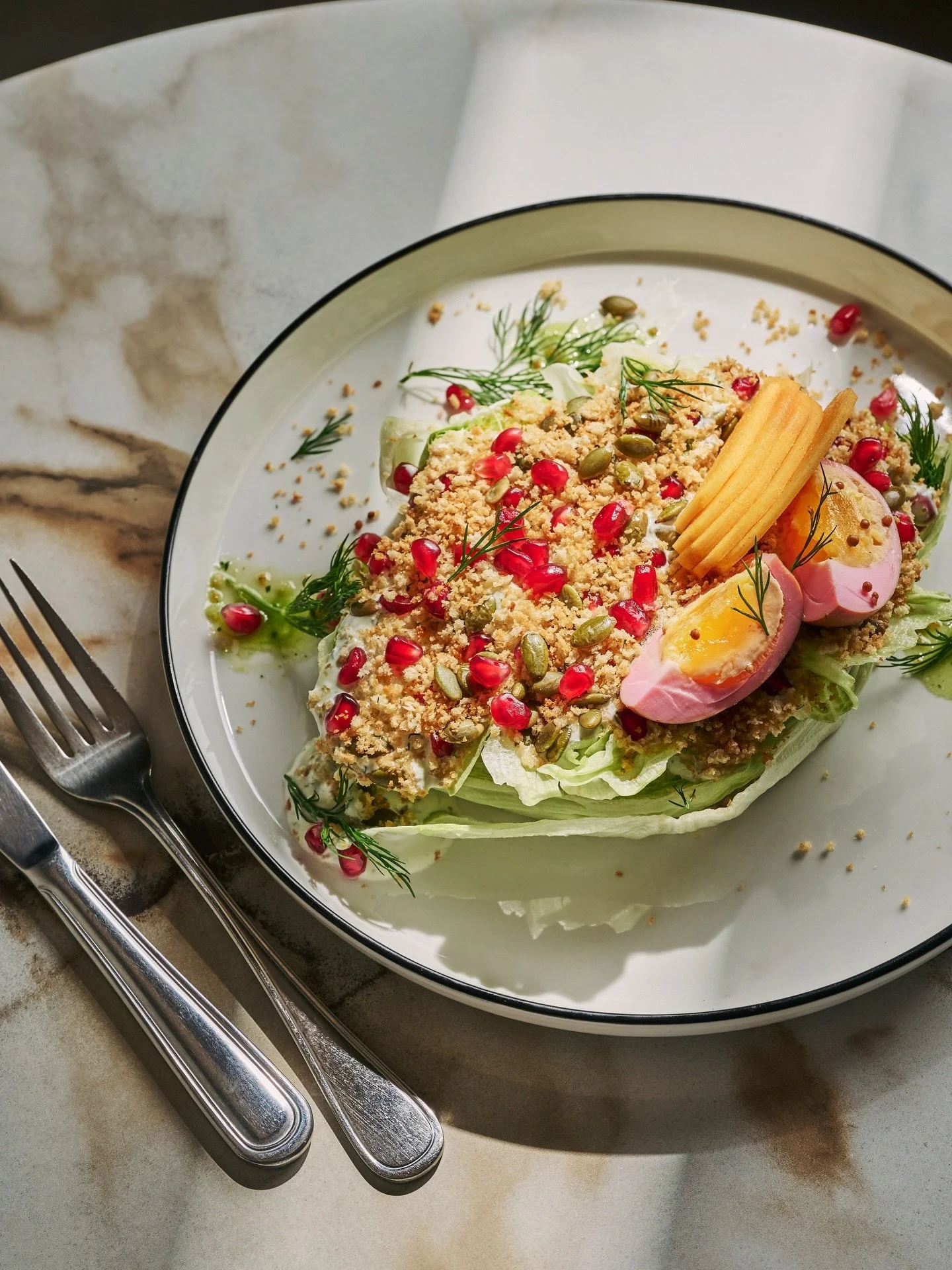 A springtime melody 🎵🥬 🌸🍊✨

Hit reset on your mind and your palate tonight with this  refreshing wedge salad! ✨

#datenightyyz #todoontario #brunch 
#dishedTO #6ixeats