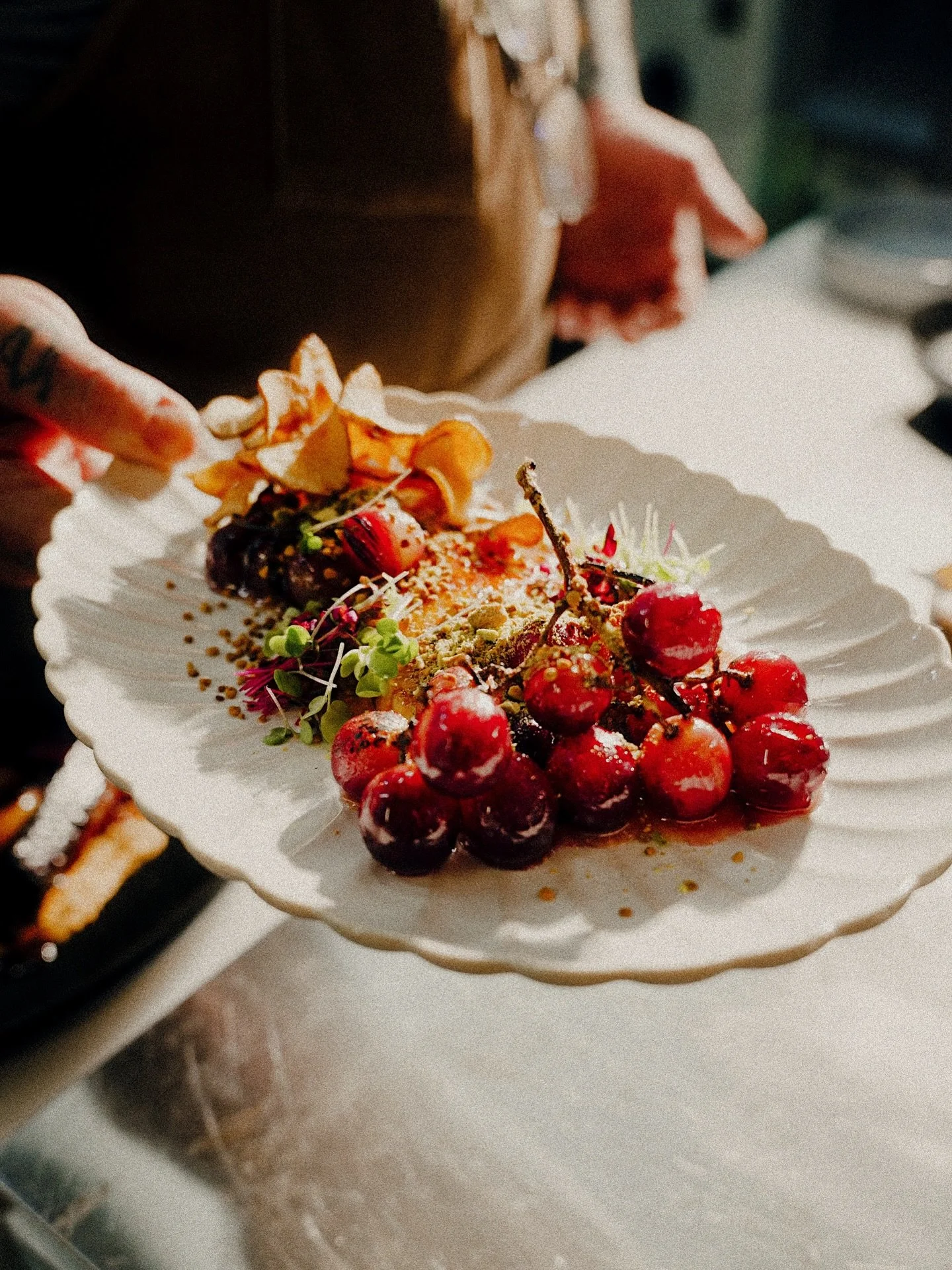 Art on a plate ✨🤌🏼✨

Our br&ucirc;l&eacute;ed halloumi hits that perfect sweet +salty balance &mdash; honey glazed grapes 🍇, toasted bee pollen 🐝, orange blossom 🍊🌸 and the perfect pistachio crunch with our house made crispy Jerusalem artichoke