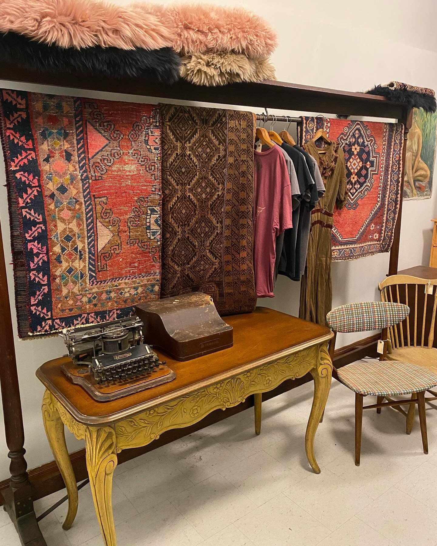 🤎Flannel Friday🤎20% Storewide #jlangdon #sheepskins #rugs #jewelry #taxidermy #art #antiques #furnishings #candles