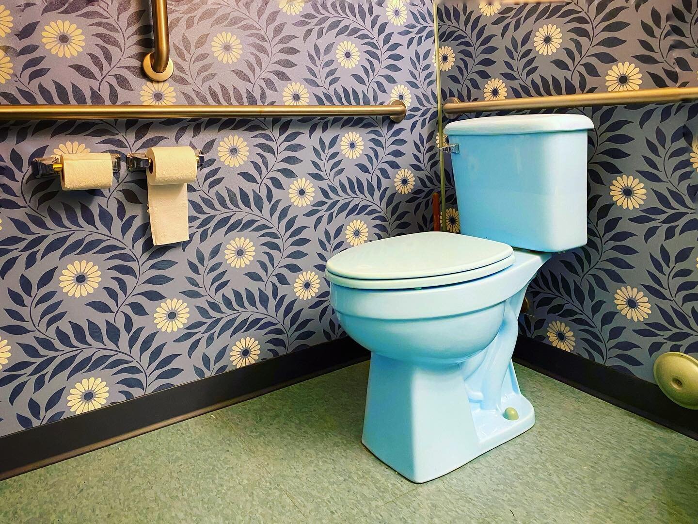 Just a toilet and some wallpaper inside a cafe&rsquo;s restroom. But dang that looks good. 
#restroomdecor #interiordesign #wallpaper #blueporcelain #blue #bluetoilet #floralwallpaper #coffeeshop #cafeculture