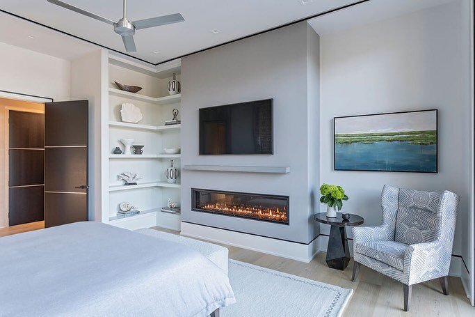 A perfectly tranquil primary suite 🔥

@margaretdonaldsoninteriors 
@bennettmcluen 
@julialynnphotography 

#mcdonaldarchitects #kiawahislandarchitecture #coastalhome #charlestonarchitect #kiawahislandarchitect #lowcountryarchitect #lowcountryarchite