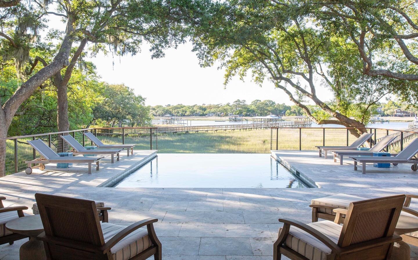 Spring is in full effect and there's no better place to enjoy it than on the banks of a tidal creek. Would you rather spend your day on the water or overlooking it from this cantilevered pool deck? 

#lowcountryhome #lowcountryliving #charlestonsc #c