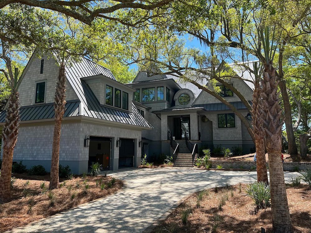 Our latest project in Ocean Park on Kiawah Island is nearing completion! Here's a first look at this tucked-away gem.

The team: @kingswoodhomes @jenniferferrell @joshdunnlandscapearchitecture 

#mcdonaldarchitects #shinglestyle #kiawahislandsc #kiaw