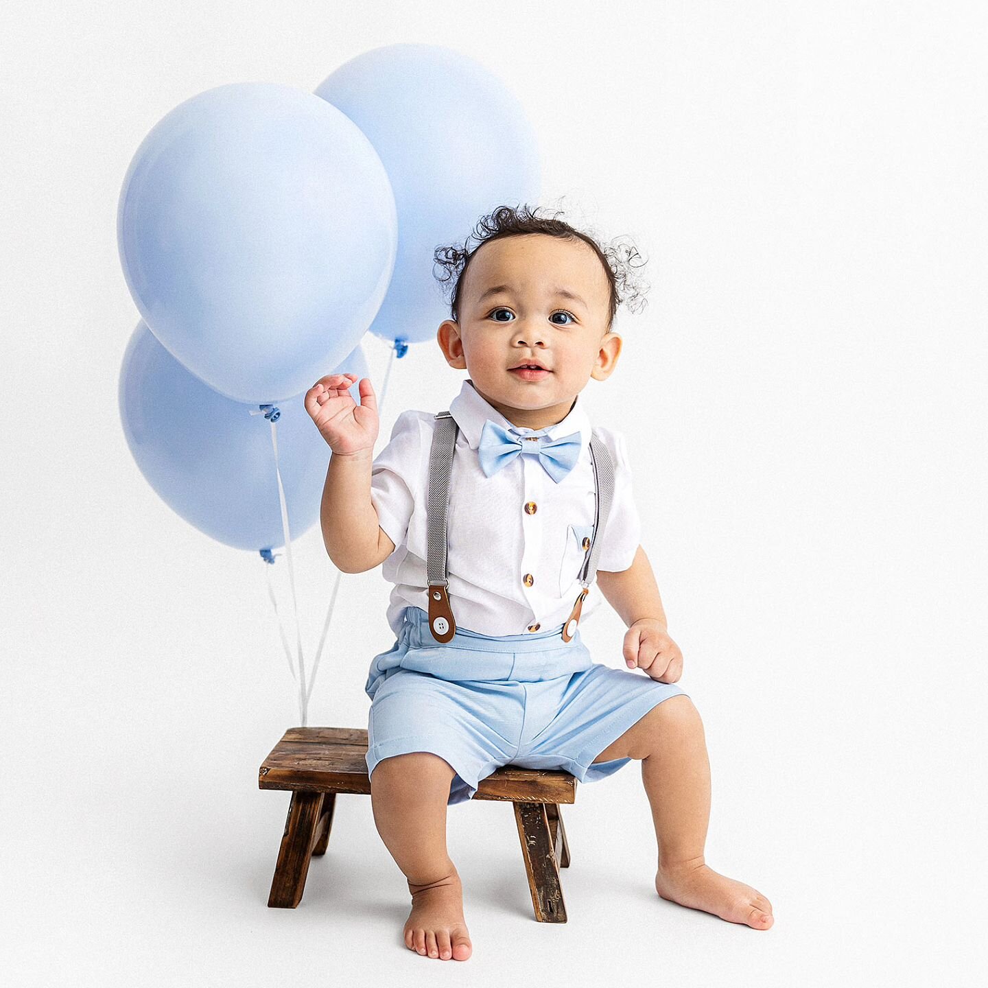 Here's a sneak peek of Iman's cake smash session! He was such a joy to work with, and I can't wait to share more pictures from his session.
To inquire about&nbsp;a session, visit www.karendanielphotography.com