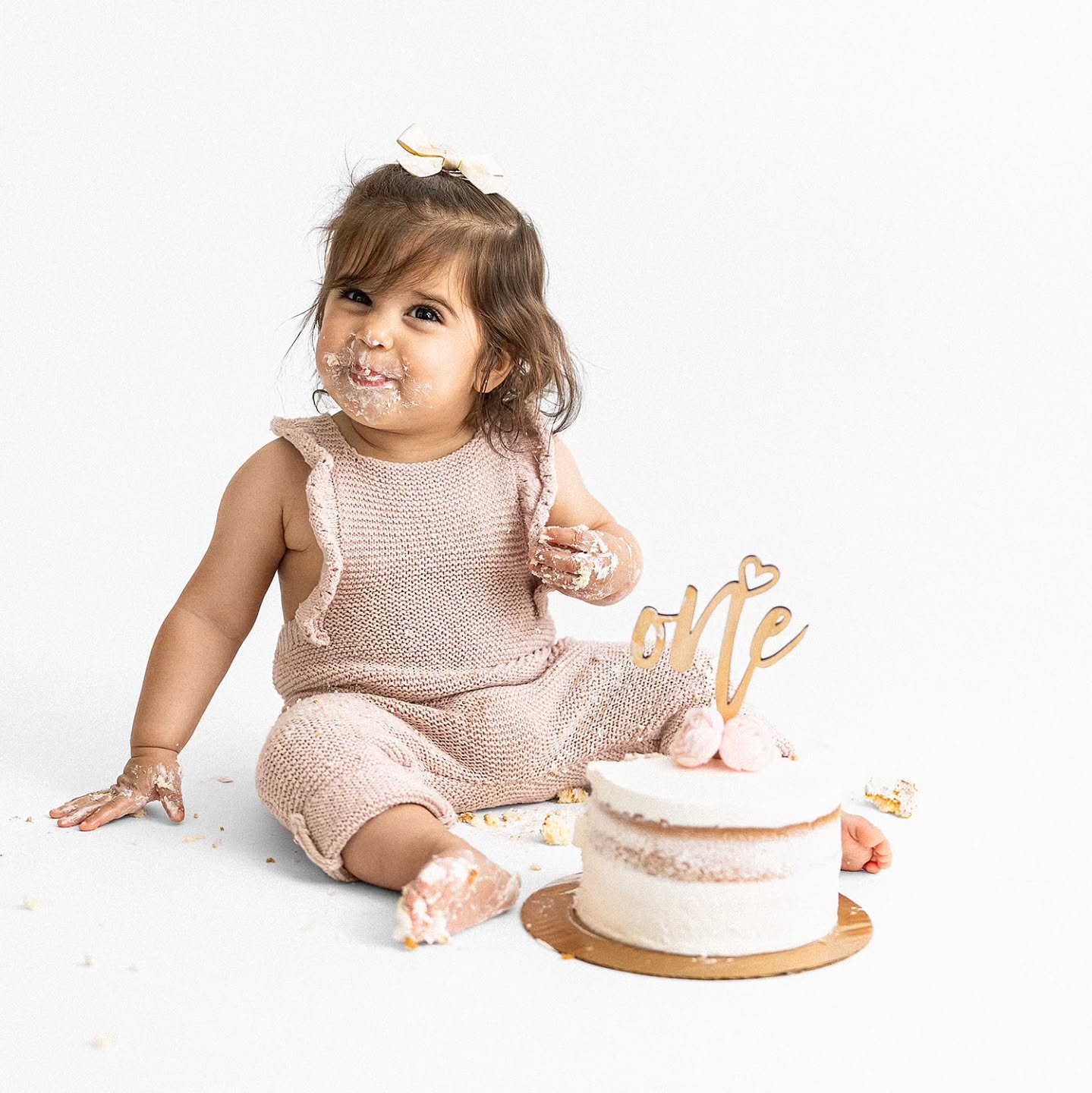 Look at that pretty face! 😊🎂
.
#houstonphotographers #cakesmashsession #cakesmashphotography #houstoncakesmashphotographer #texasphotographer #thewoodlandscakesmashphotographer #conroecakesmashphotographer #katycakesmashphotographer #houstoncakesma