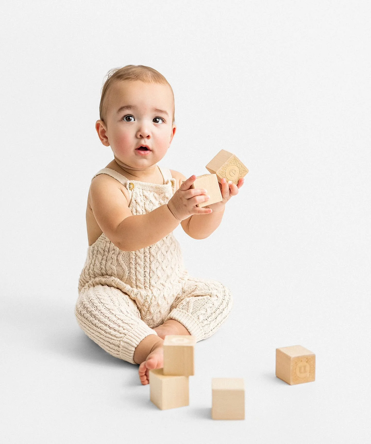 Sweet Callum is about to turn ONE! I have so many portraits to share of this handsome little guy! For now, I will start with this one.☺️