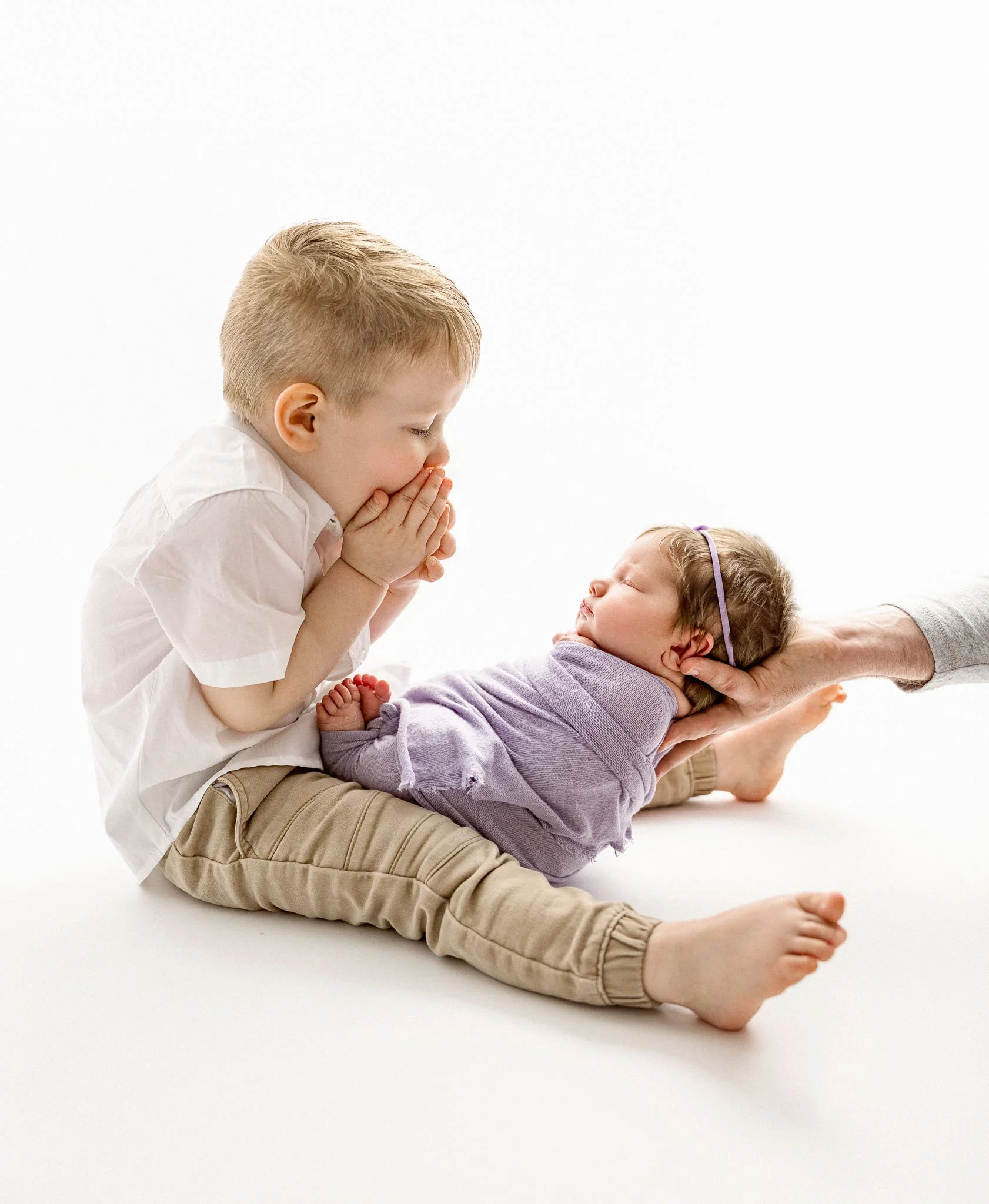 newborn-session-photos-with-big-brother.jpg