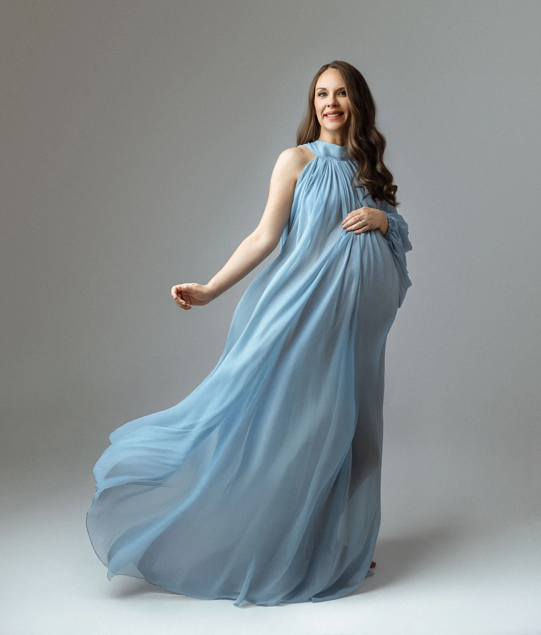 Maternity-session-with-a-blue-dress.jpg