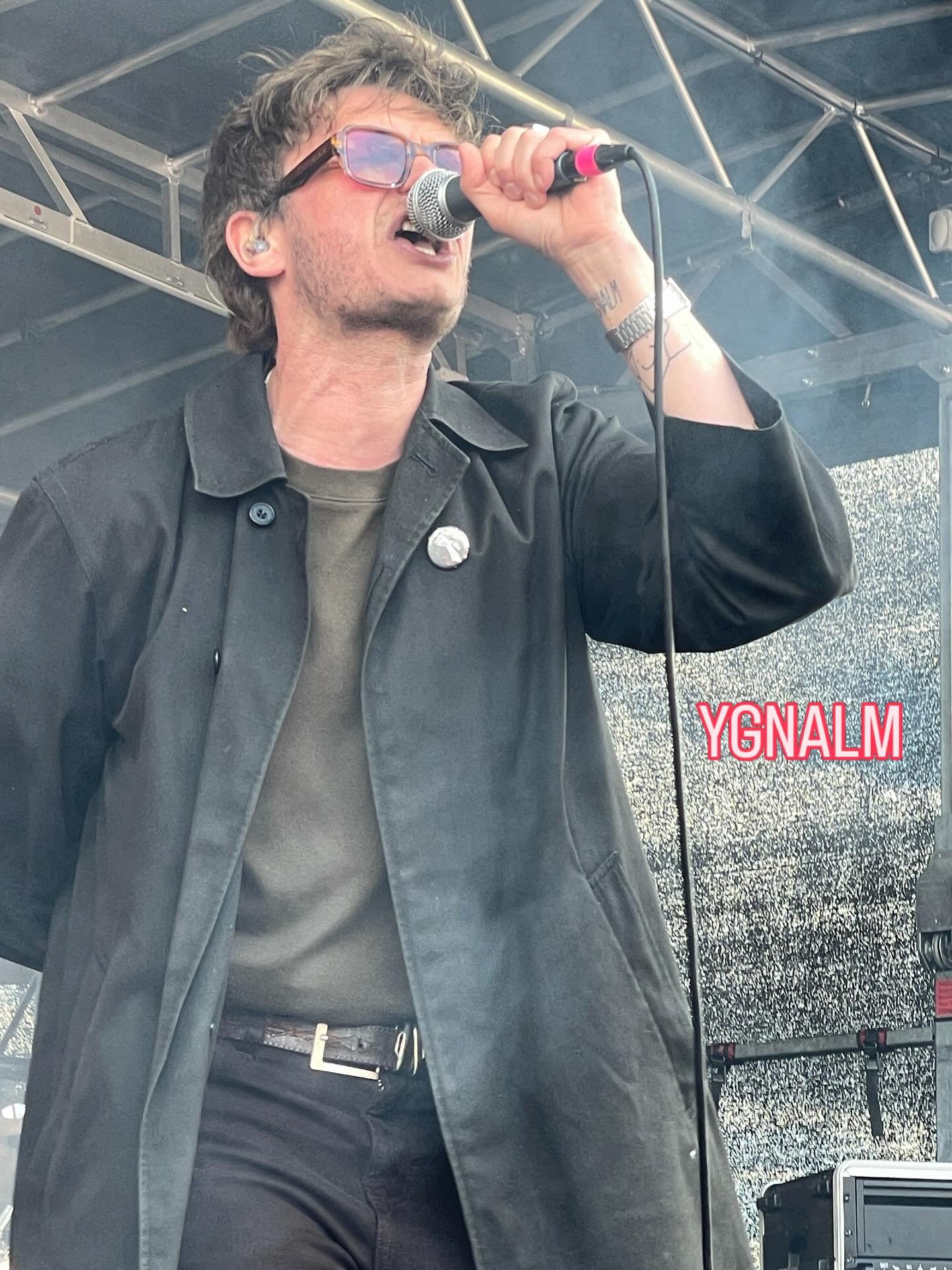 After a little music with the ace @yardactband in  London, now down in the car park at @nath_brudenell in Leeds - such a great new set of tunes. Onward! ✌🏼YA😍 #YGNALM