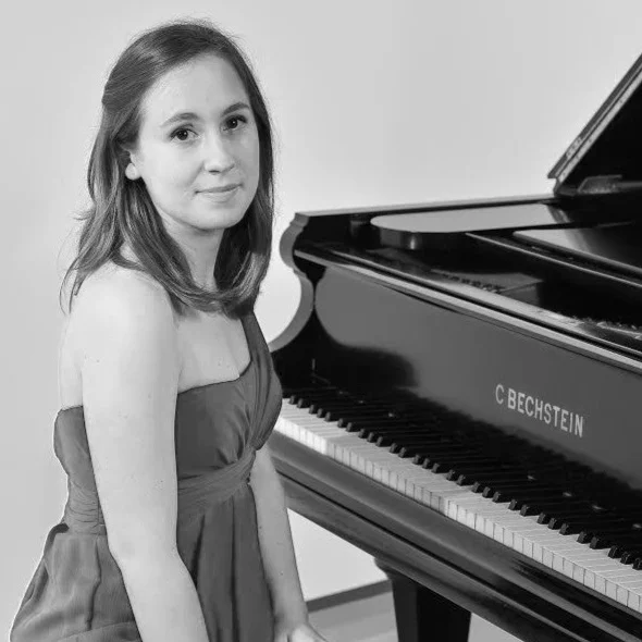 Katelyn Vahala - Piano Katelyn Vahala is a Master of Music student studying piano performance with Dr. Lucinda Carver at the University of Southern California, Thornton School of Music. A Da Camera Society Young Scholar in Residence, Katelyn has performed extensively as a chamber musician. She has toured with chamber groups throughout Europe and performs regularly in the Los Angeles area. As a member of the Callisto Trio, Katelyn was a prize winner at the 2016 Fischoff National Chamber Music Competition. The trio was the youngest ensemble to place in the forty-three year history of the competition. Additionally, Katelyn has attended the Yellow Barn Young Artists Program, Perlman Music Program, Colburn Academy Piano Festival, and the International Holland Music Sessions. Her previous studies include an undergraduate degree in piano performance at USC.