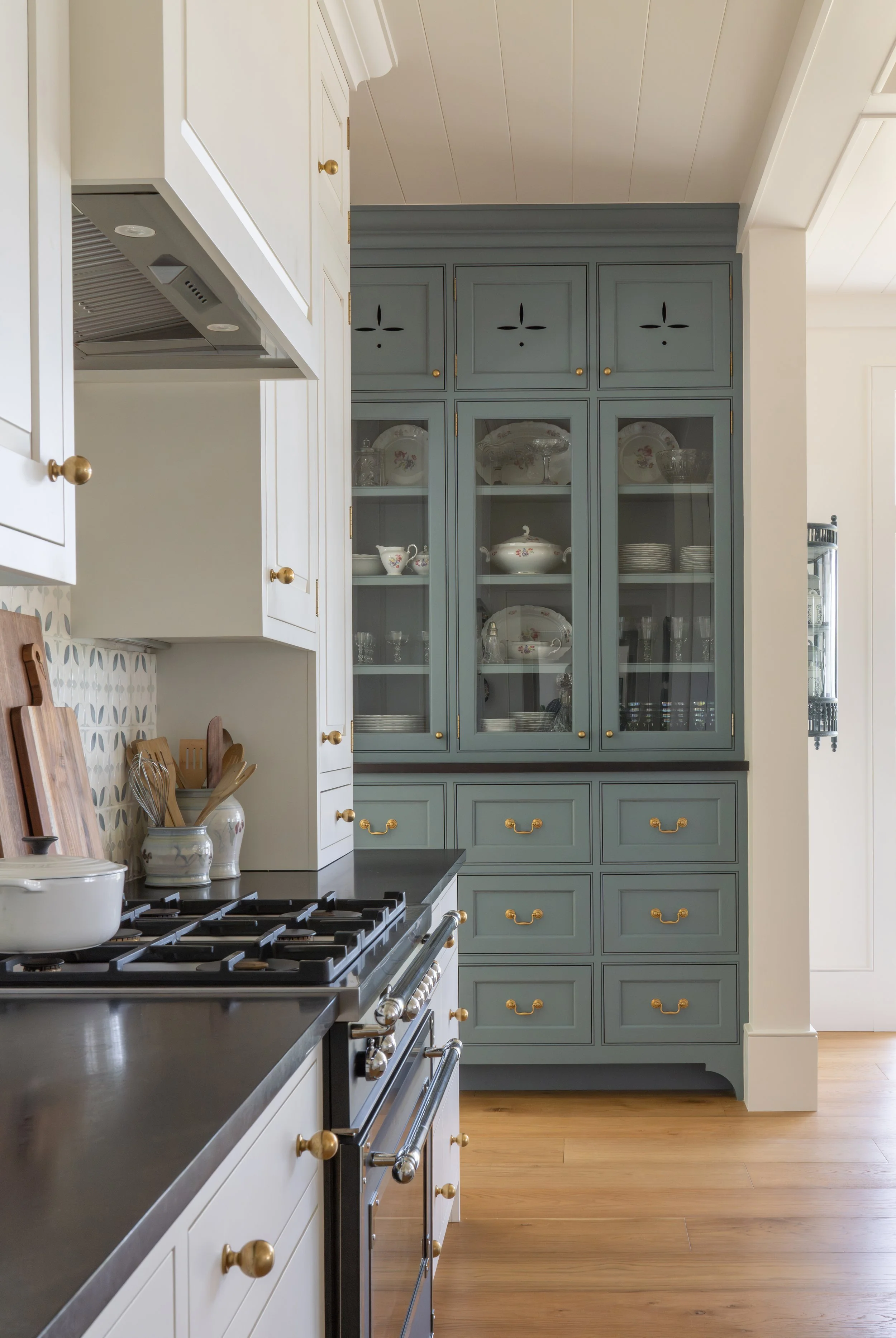 4 Tabby kitchen built in 2.JPG