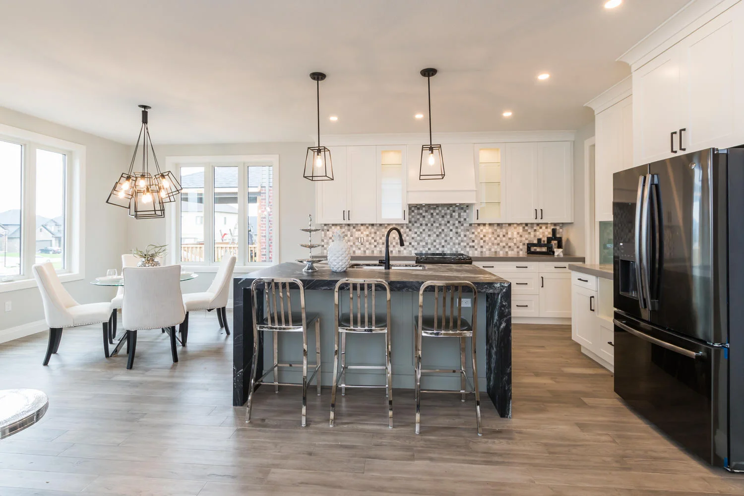 1061 Trailsway Avenue London-large-011-005-1061 Trailsway Avenue-1500x1000-72dpi.jpg
