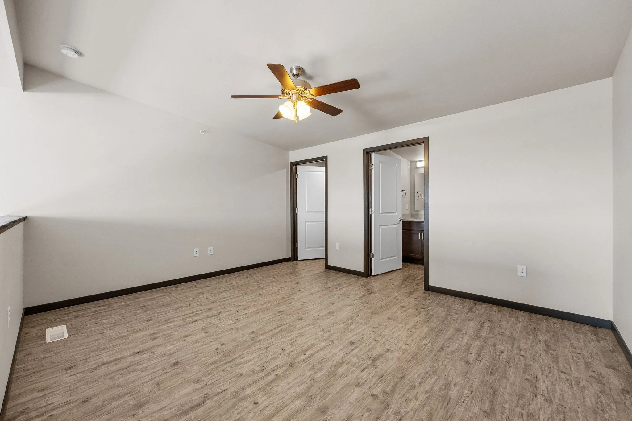 16_950_Commercial_St (15 of 33).jpg