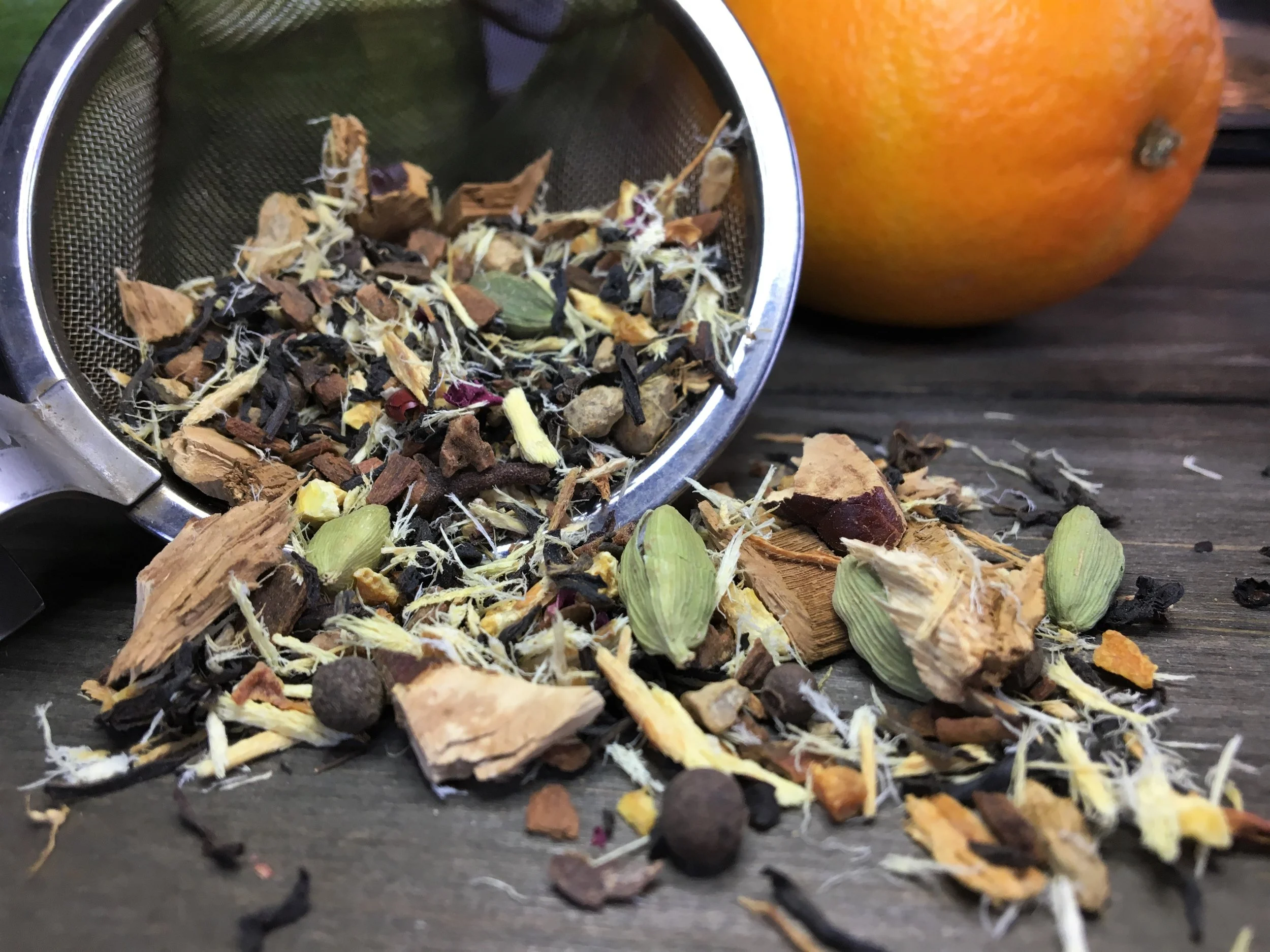 Delicious and healthy immune boosting chai tea recipe. Loose leaf tea blend for the cold and flu season | Mossy Meadow Farm