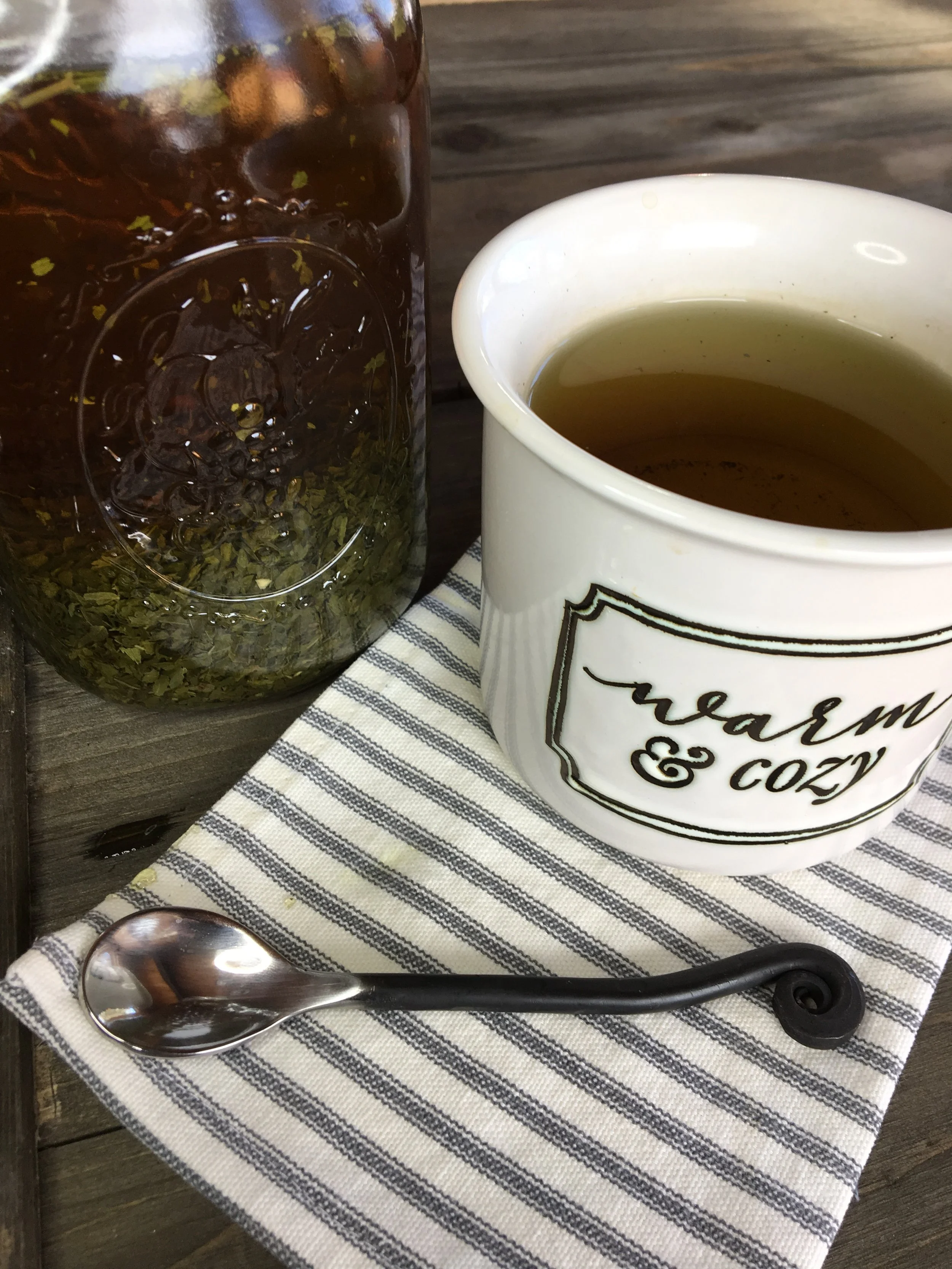 Herbal remedies for beginners. How to make a tea and an herbal infusion | Mossy Meadow Farm