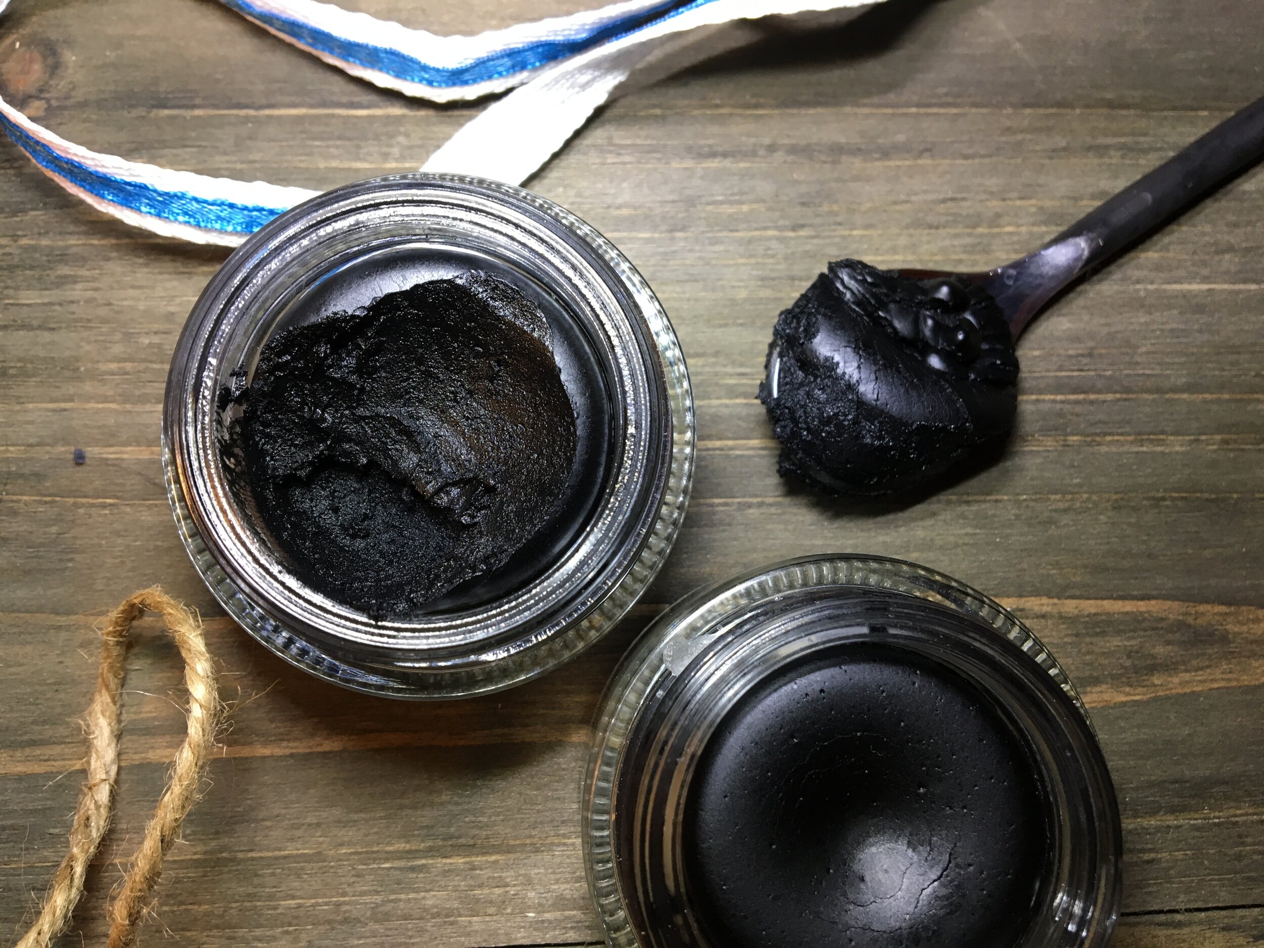 How to Make Charcoal Drawing Salve. This charcoal drawing salve is an old remedy used to draw things OUT of the skin such as infections, splinters, bee stings, and bug bites.