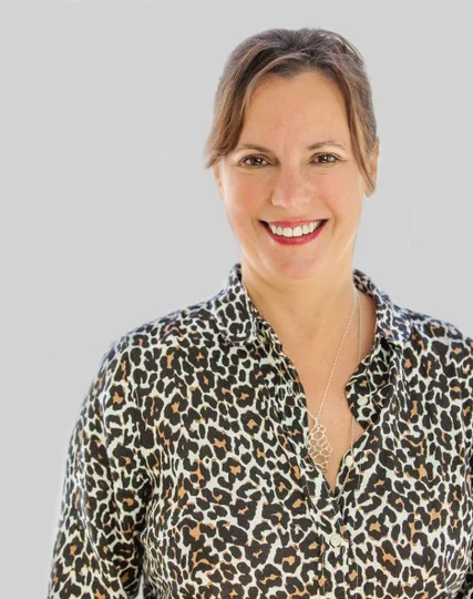Kim Mikulis Administration 514.484.5020 kim@newsam.ca