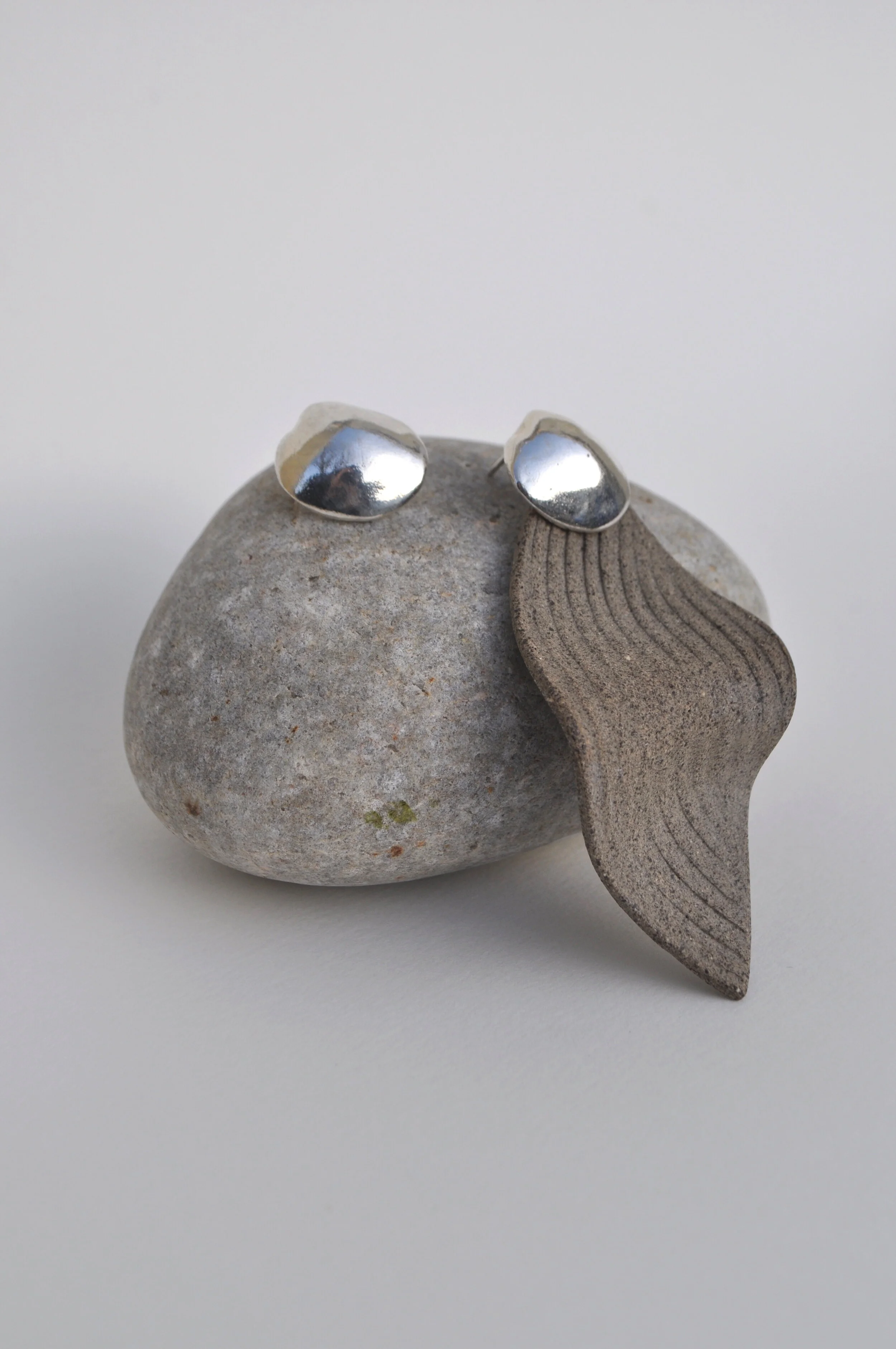 DANCE OF WAVES EARRINGS | GREY