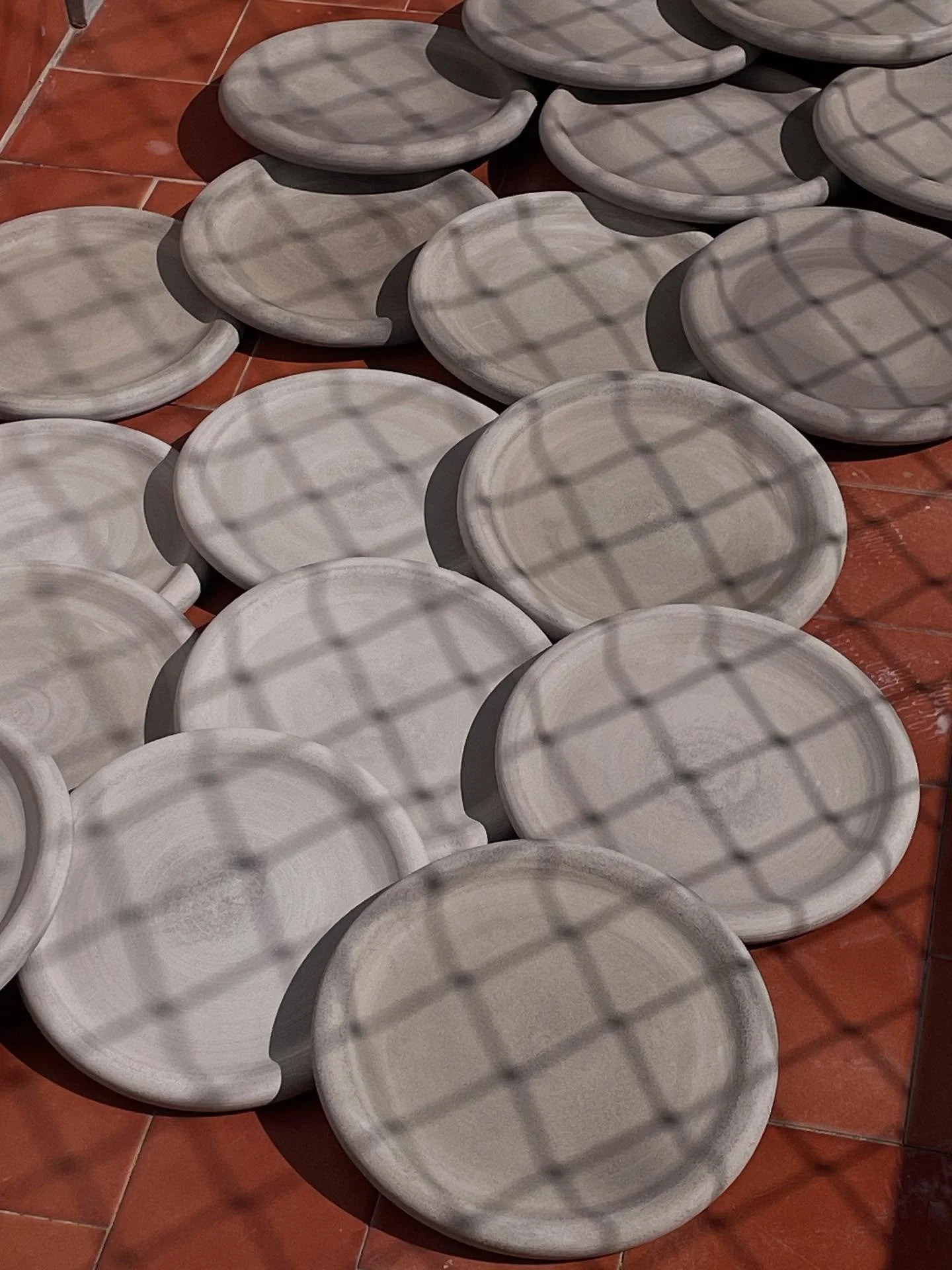 Life lately. A lot of throwing and trimming, a bit of running close to nature. Andrea Varej&atilde;o &amp; Paula Rego exhibition at the Gulbenkian. My little boy &mdash; and this beautiful light. Hidden corners of Lisbon, and a Negroni &mdash; my fav