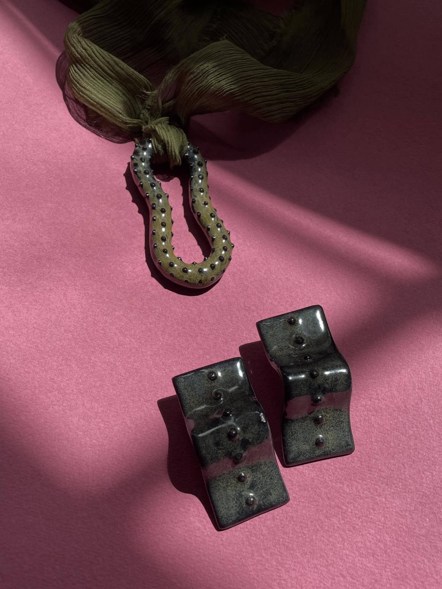 Happy to share this 😊
These pieces were created for the shop at the Calouste Gulbenkian Museum following a special invitation.
The idea was to design jewelry inspired by one of the paintings in the new exhibition &lsquo;Art and Fashion&rsquo;. I cho