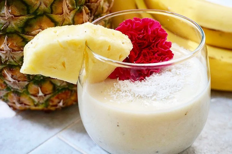 pineapple banana smoothie.jpg