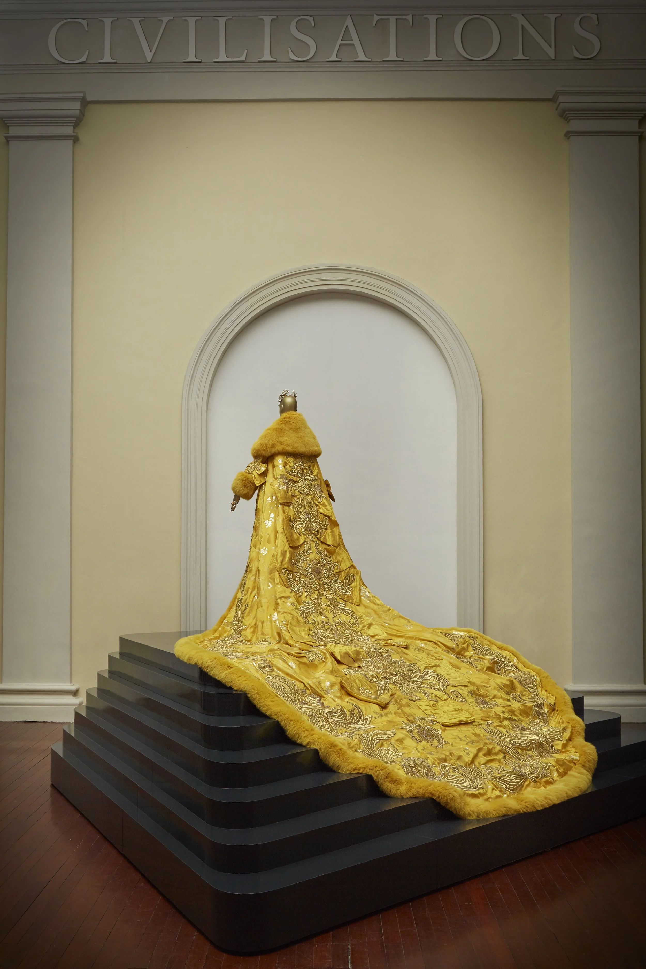 Guo Pei's Da Jin Gown Guo Pei Yellow Gown 2025