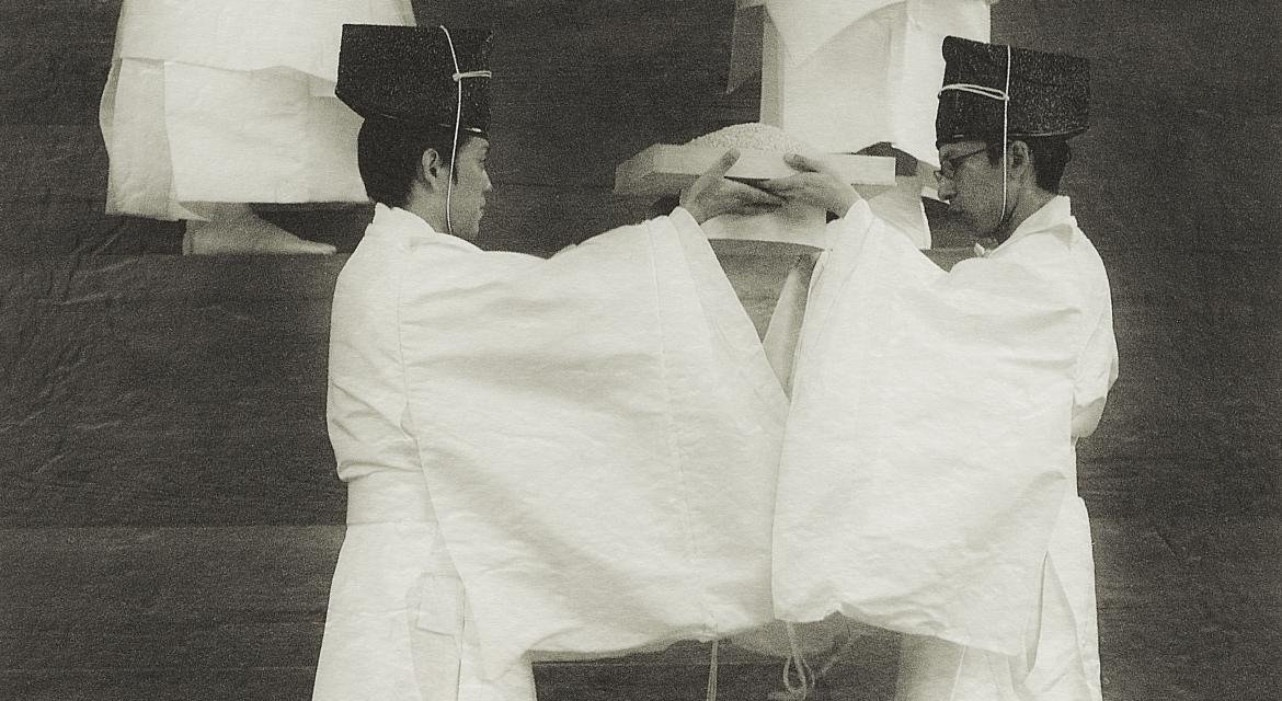  Masuura Yukihito (born in 1963), “Offering to the Ōkuninushi deity” (detail), June 1, 2013. Photographic print on Echizen paper. MC 2020-64. Don Masuura Yukihito, 2020. © Paris Museums / Musée Cernuschi 