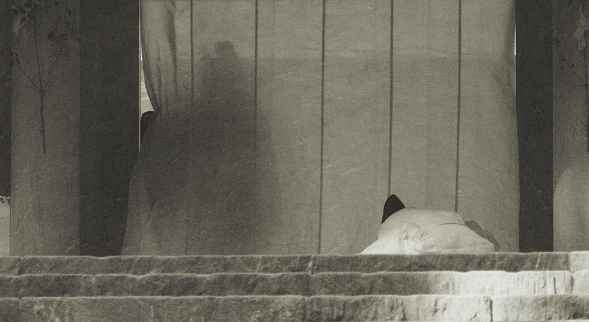  Masuura Yukihito (born in 1963), “The transfer of sacred treasures to the new shrine” (detail), October 3, 2013. Photographic print on Echizen paper. MC 2020-55. Don Masuura Yukihito, 2020. © Paris Museums / Musée Cernuschi 