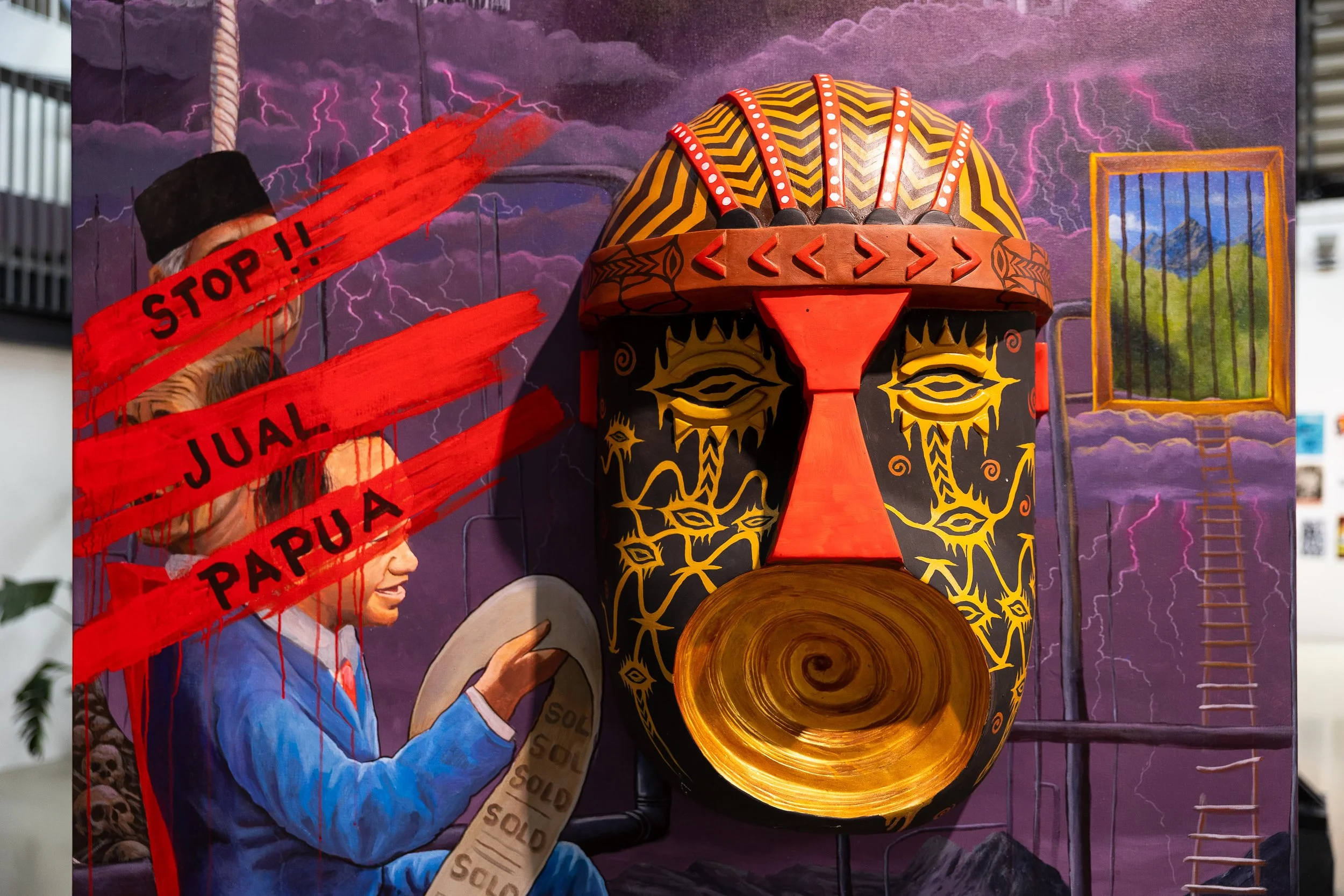 Hidden Faces of Papua (2025) van kunstenaarscollectief Udeido en Kevin van Braak. Foto 2 © Maarten Nauw  Framer Framed..jpg