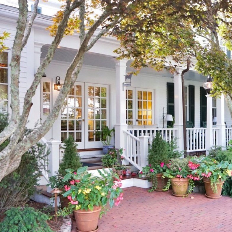 The @hobknobmv is getting ready to welcome guests back for the 2023 season in Edgartown.  This boutique, in-town hotel offers luxury accommodations and a relaxed setting that we just love! 

Did you know&hellip; the hotel was originally built in the 