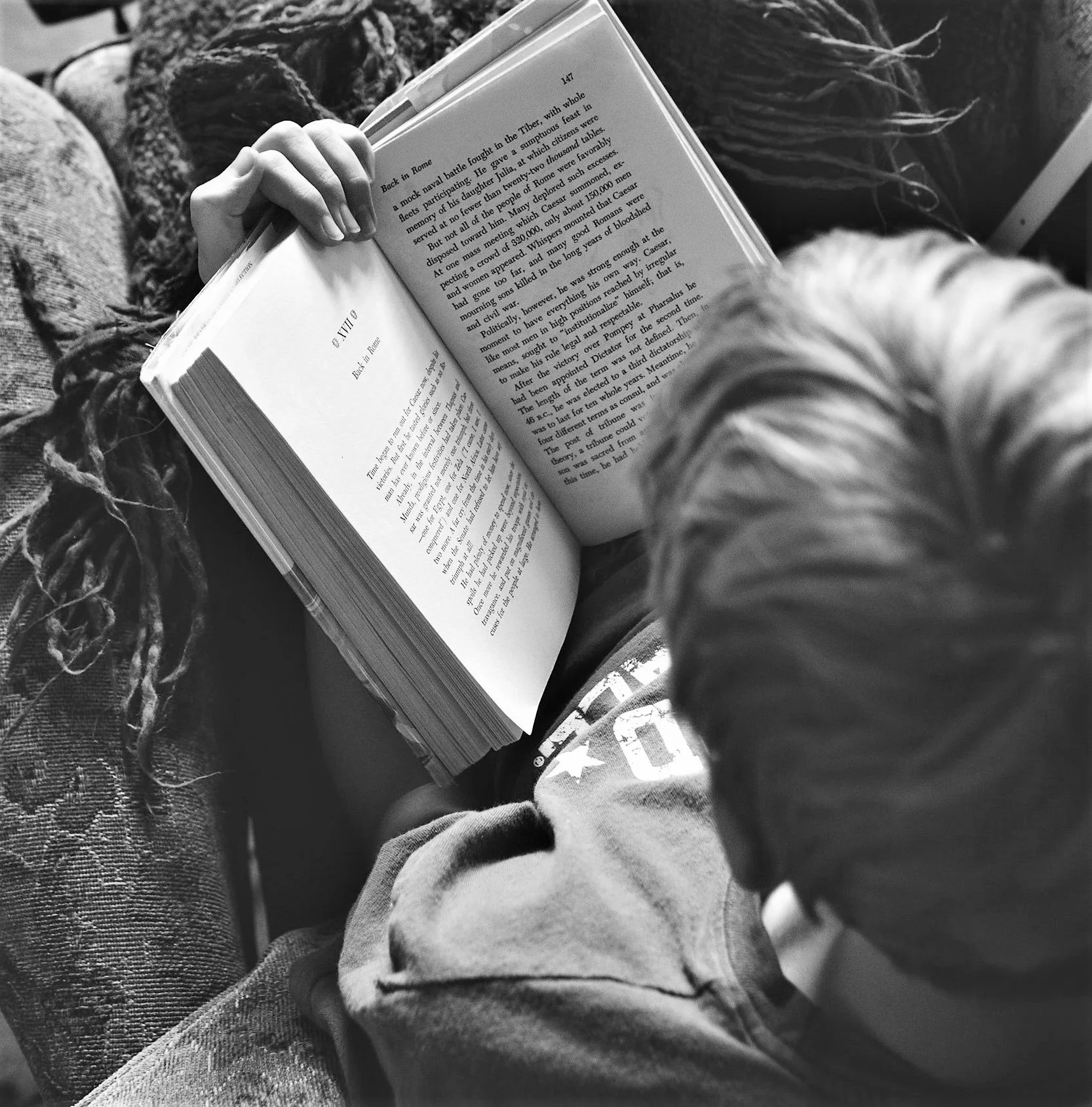 blanket-book-boy-79697 pexels.jpg