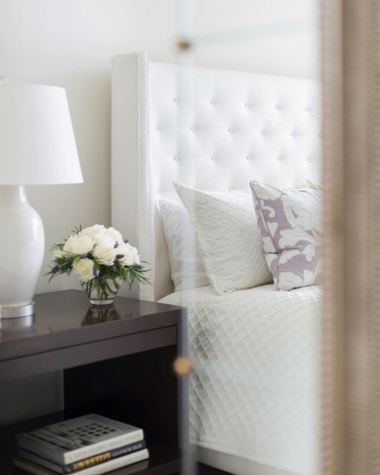 When the reflection is just as charming. 💕

GC - @jkandsons
Photography - @spacecrafting_photography
Art Direction - @heather.neurer 

#rlhsophisticatedglamour #masterbedroomdesign #reflectionsmatter #bedsidetable #crispandclean #simplicity #rlhinte