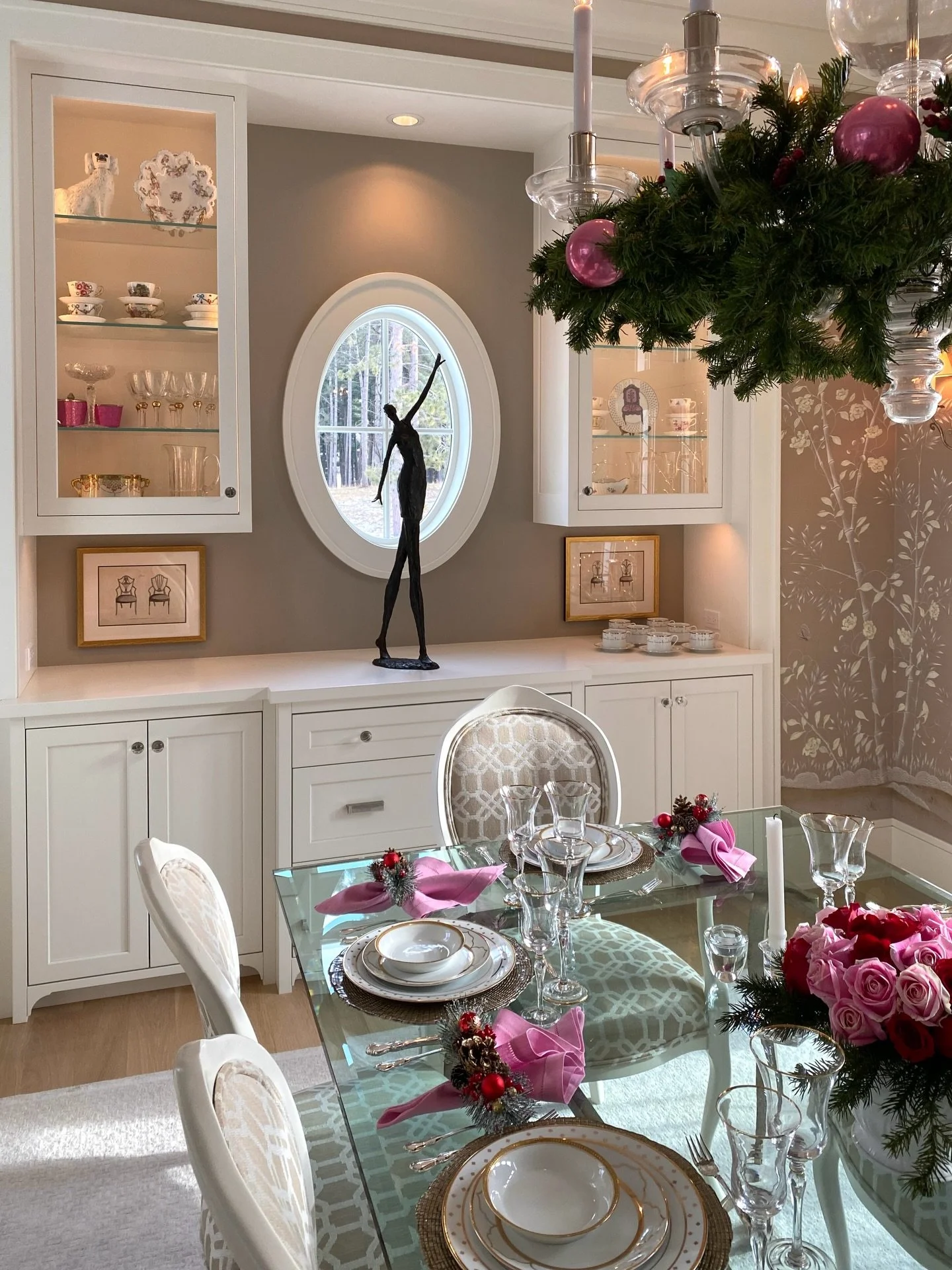 The holidays unfold in many beautiful forms and hues. May this season offer you peace, love, and lasting joy 💕 XO, RLH