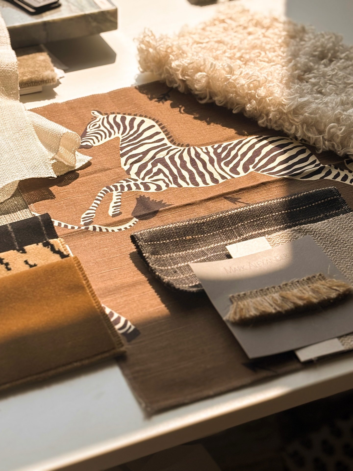 Creamy linens, textured accents, and grounded cognacs all quietly working together in our Tailored Safari inspired project. This rich palette makes us melt. 
.
.
#flatlaymonday #designersdesigning #mninteriordesign #patternonpattern #earthtones #inte