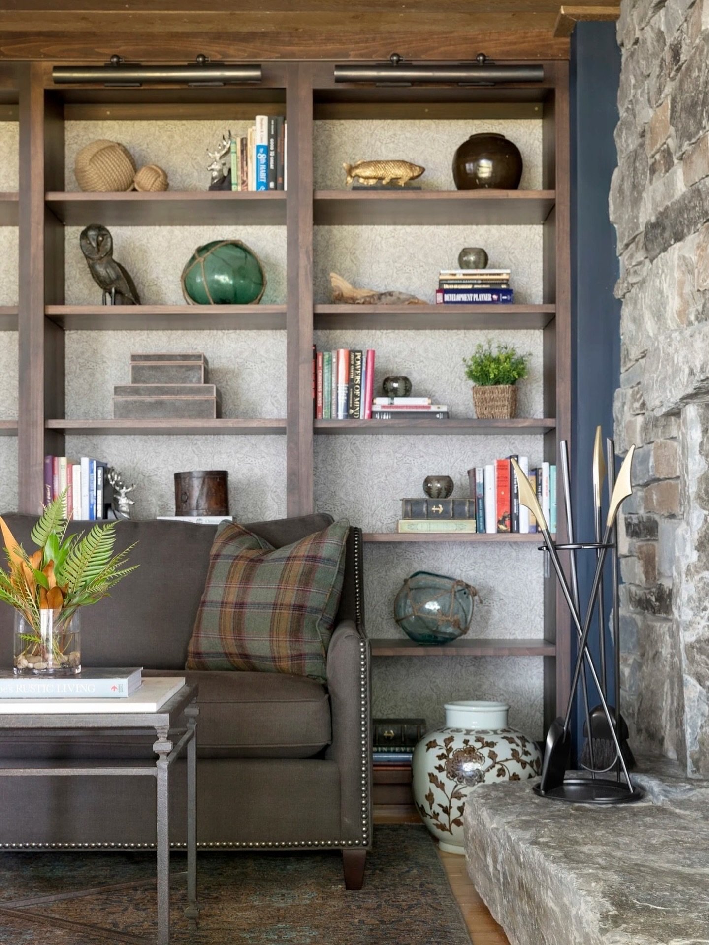 Rainy days at the lake were made for slowing down. This lakeside family room is the perfect invitation to curl up with a good book, start a crackling fire, and listen to the sound of rain on the roof.
.
.
GC - Gates General Contractors, Inc
Photograp