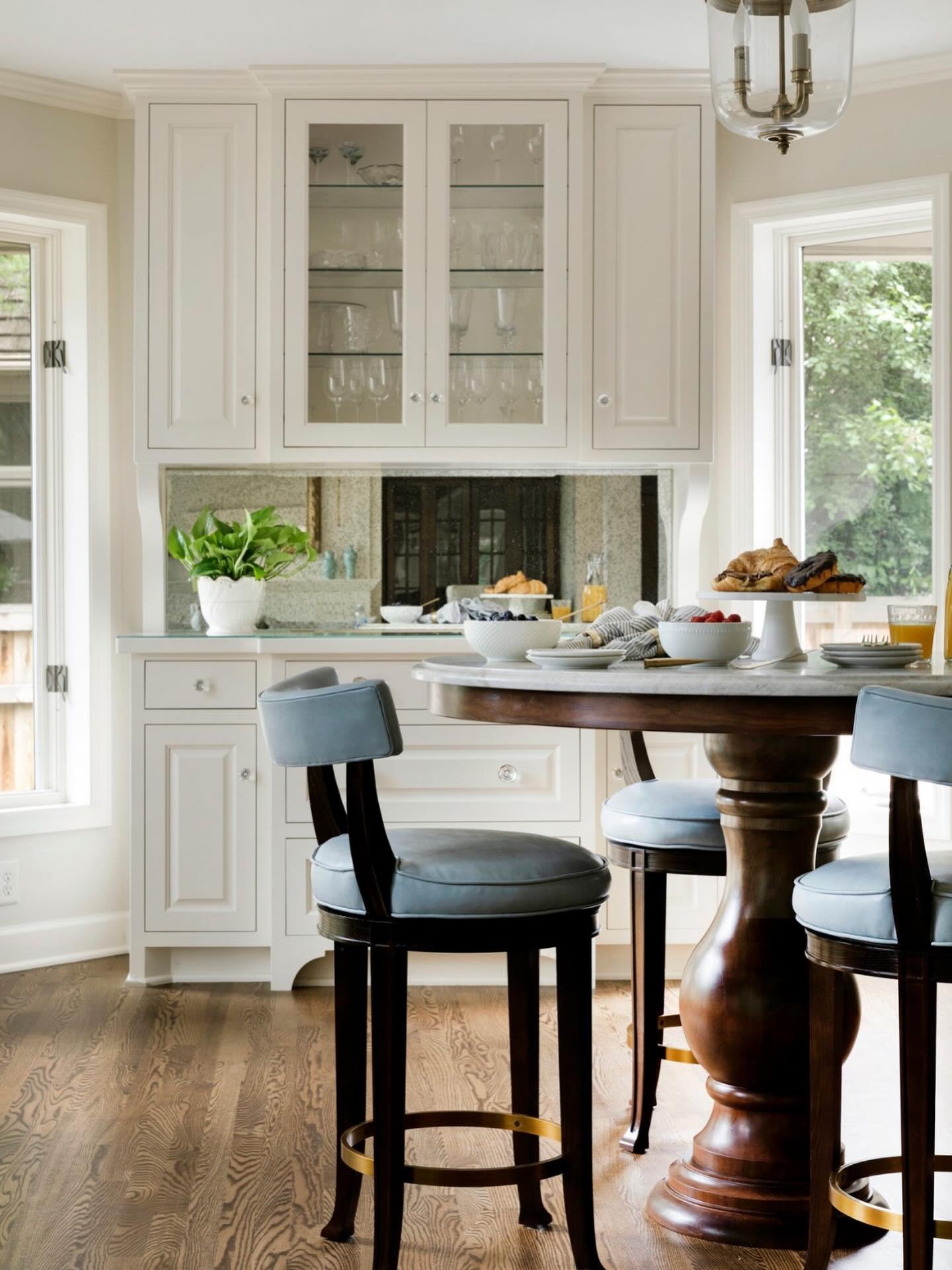 We&rsquo;ve yet to meet a French antique mirrored backsplash we didn&rsquo;t fall head over heels for. 💕

GC: @housedressingcompany
📸: @spacecrafting_photography 

.
#rlhedinaelegance #minneapolisinteriordesign #minnesotainteriordesign #interiordes