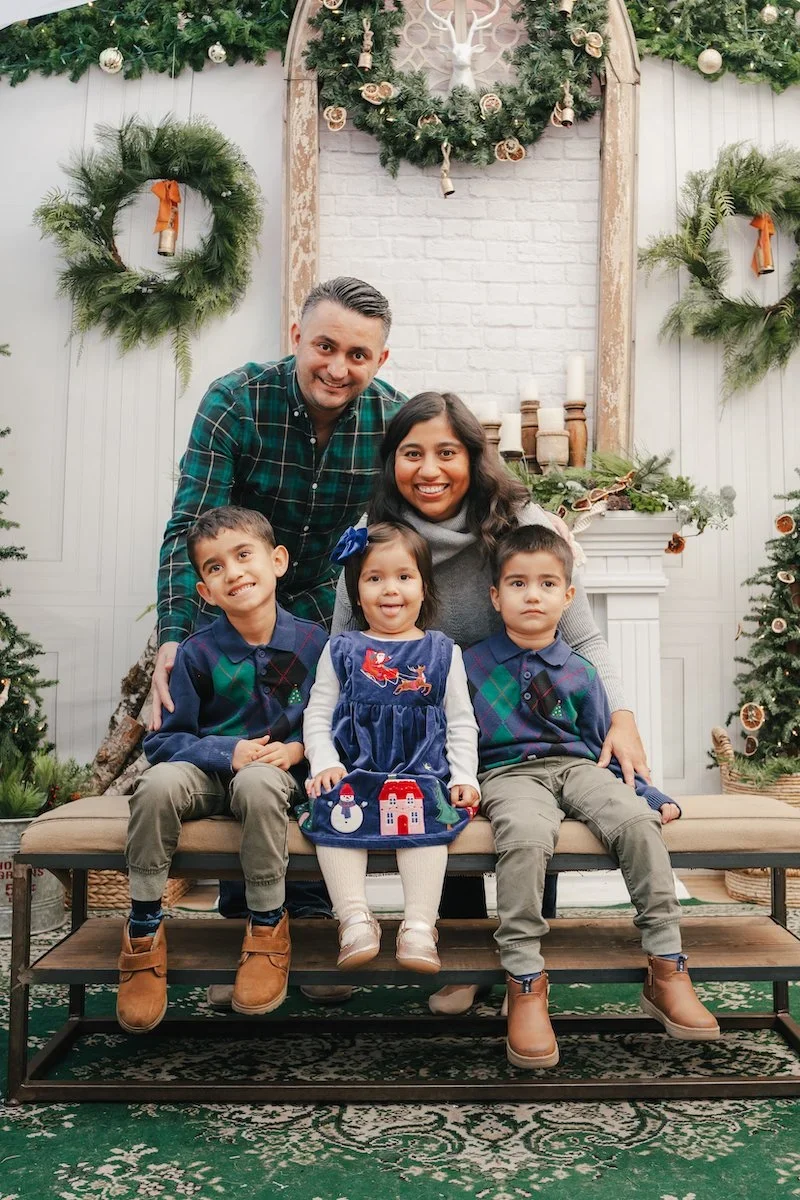 DEC: HOLIDAY FAMILY PORTRAITS