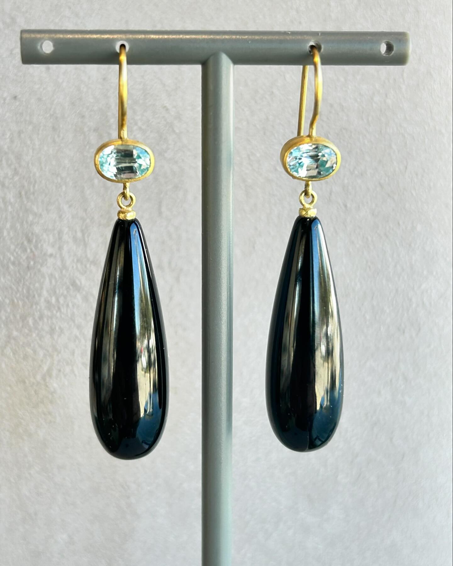 A Beautiful combination of Aquamarine and Black Agate! These one of a kind creation are handmade in the New York Studio of @mallarymarks 
.
.
#mallarymarks #handmade #nyc #satx #alamoheights #aquamarine #blackagate #sanantoniotx #sanantonioshopping