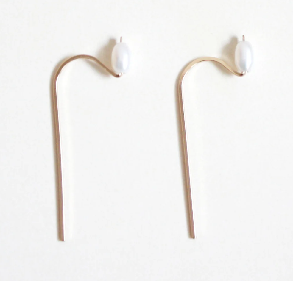 LONG PEARL THREADER EARRING