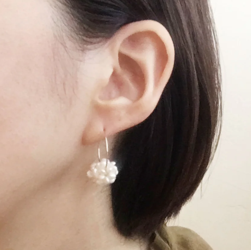 pearl ball earring.png