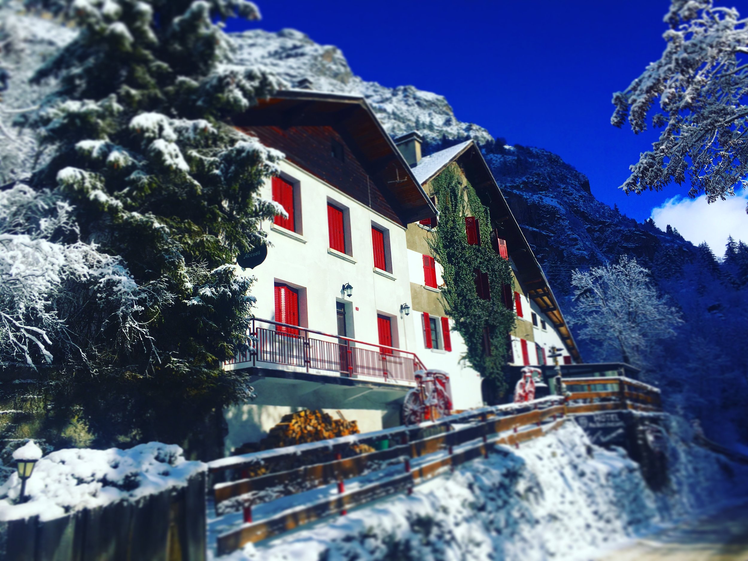  Hotel Au Bon Accueil  Un hôtel montagnard authentique au coeur des Alpes françaises   RÉSERVER  