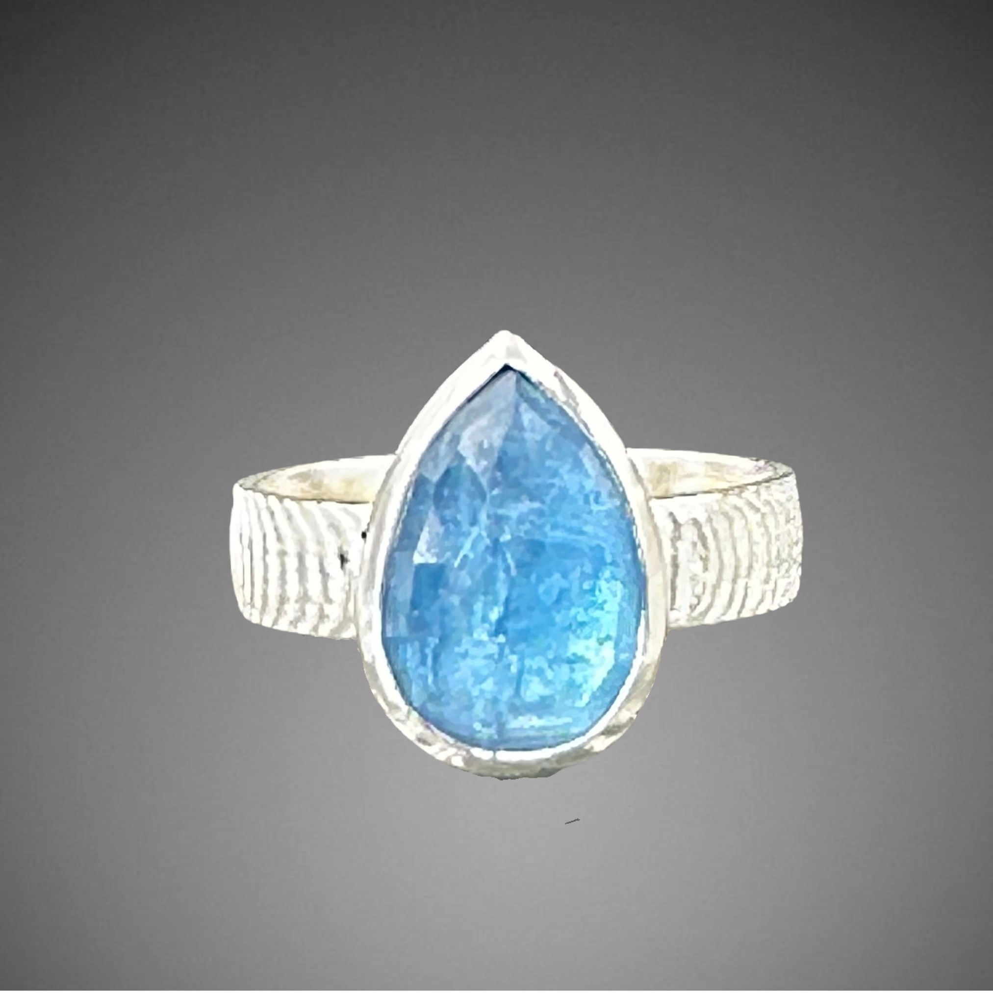 teardrop kyanite on cuttlefish band.png