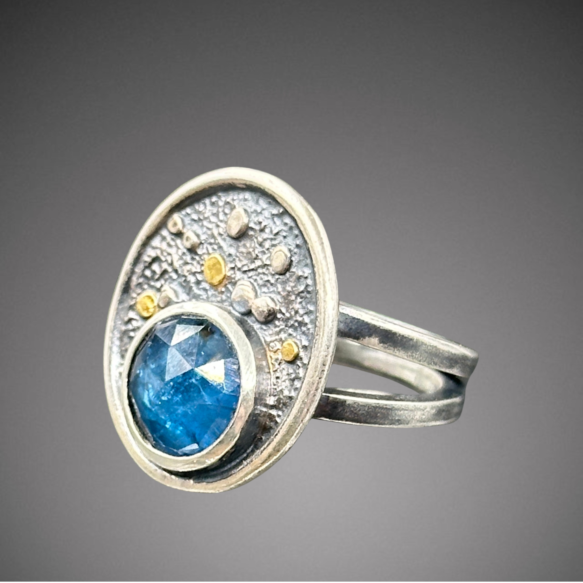 dk blue kyanite Lg oasis ring.png
