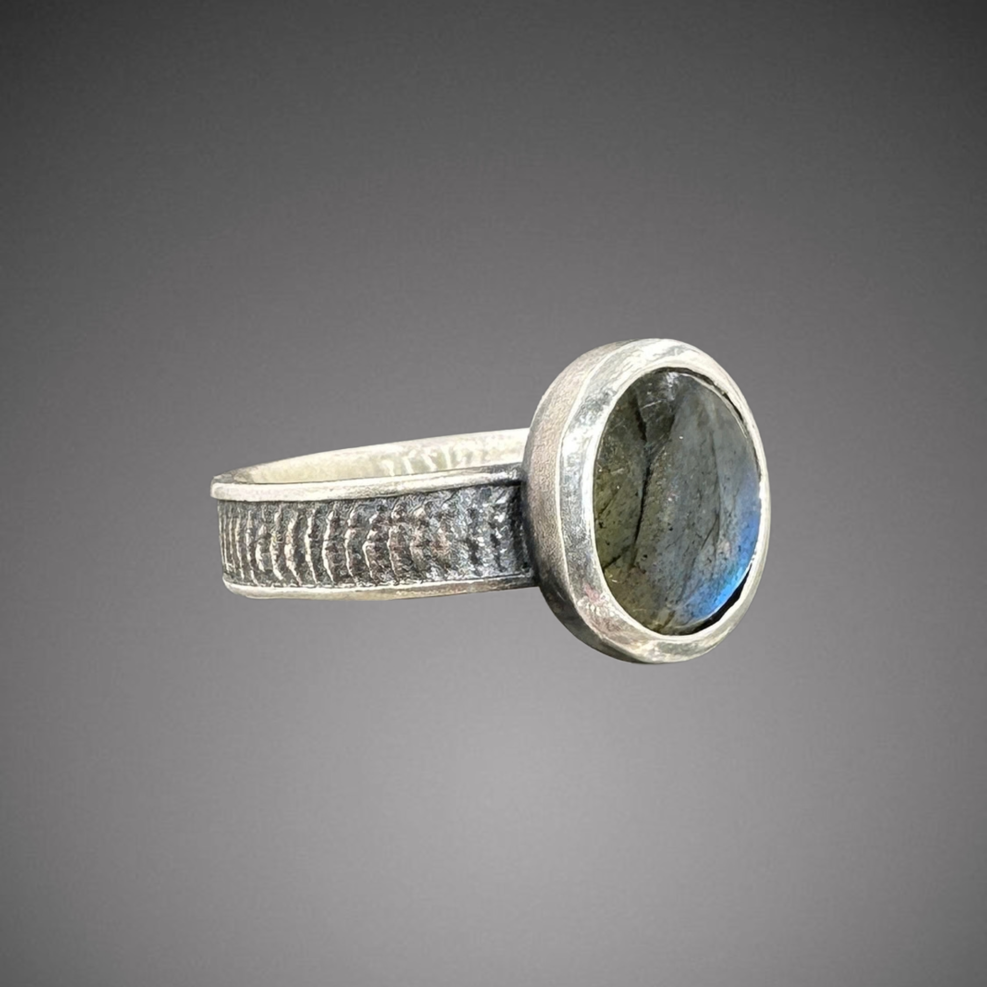 _labradorite on cuttlefish edges band side.png
