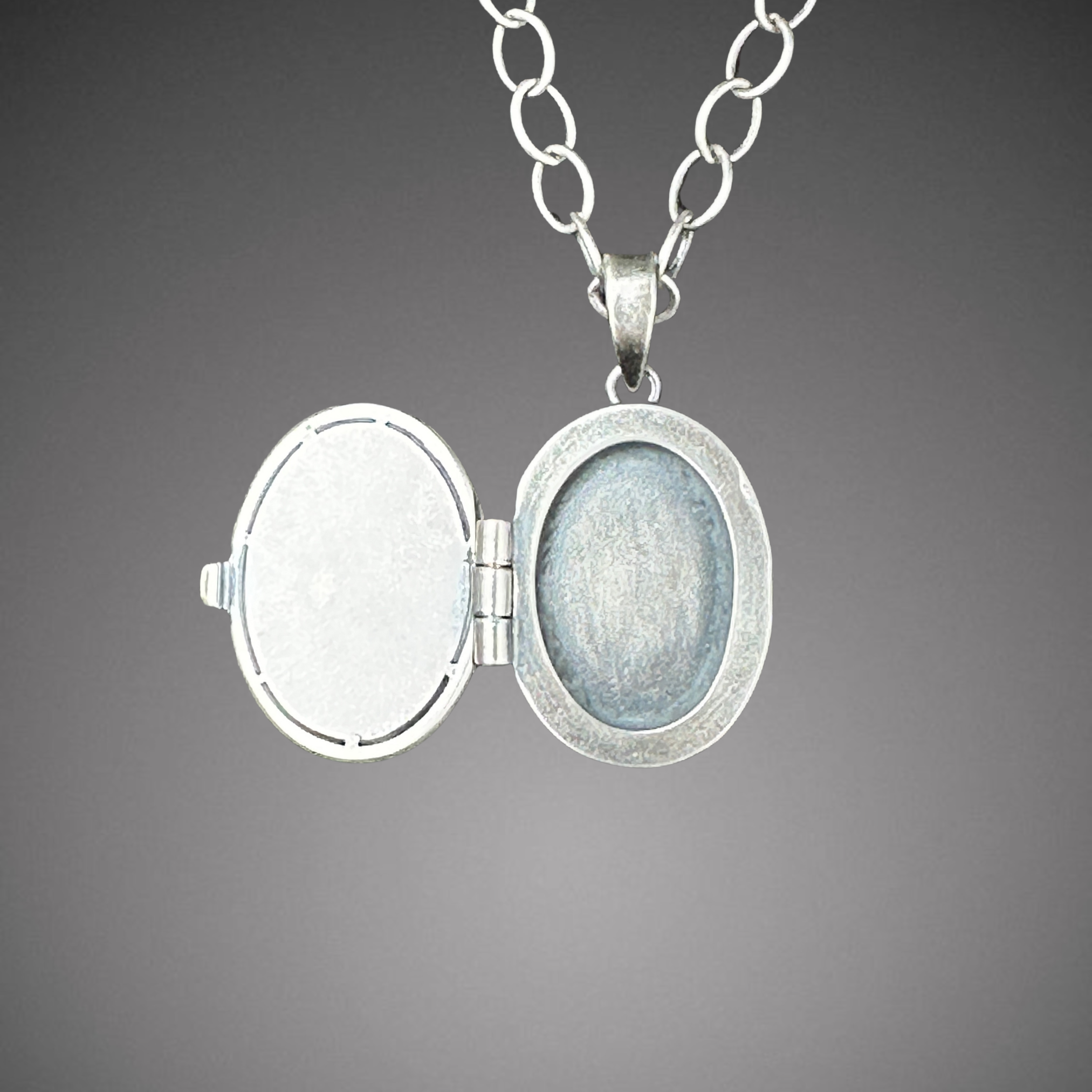 pebble locket back.png